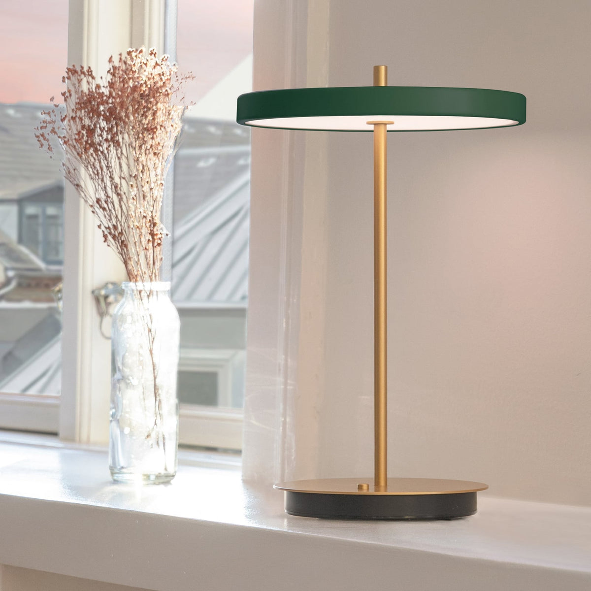 LED oppladbar bordlampe Asteria Move skoggrønn Ø20 cm bakside