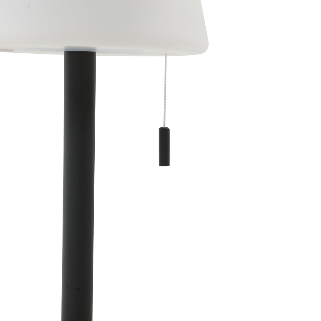 LED oppladbar bordlampe Azalea svart CCT høydejusterbar IP44 lys i bruk