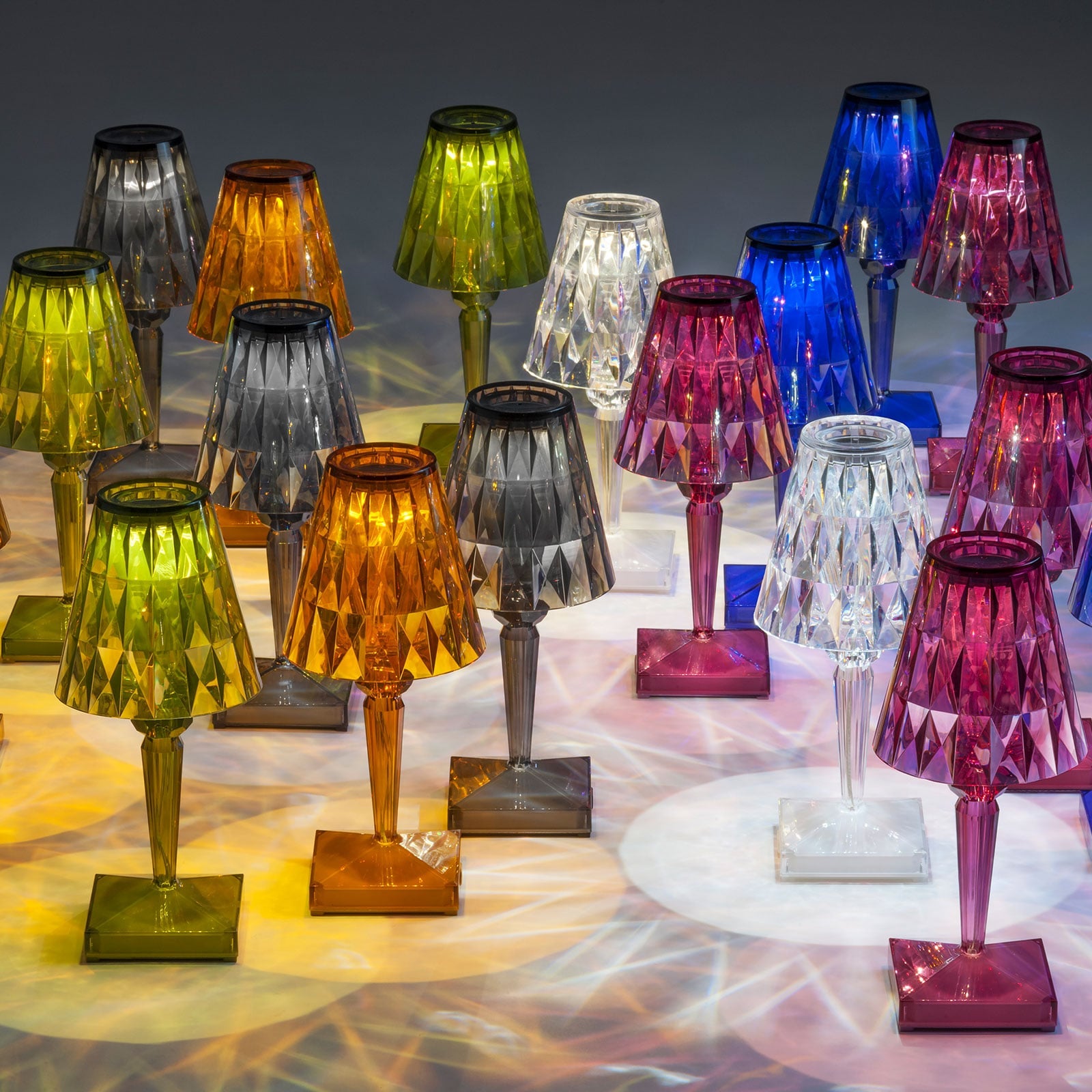 Nærbilde av LED oppladbar bordlampe Battery røykgrå 30 cm IP54