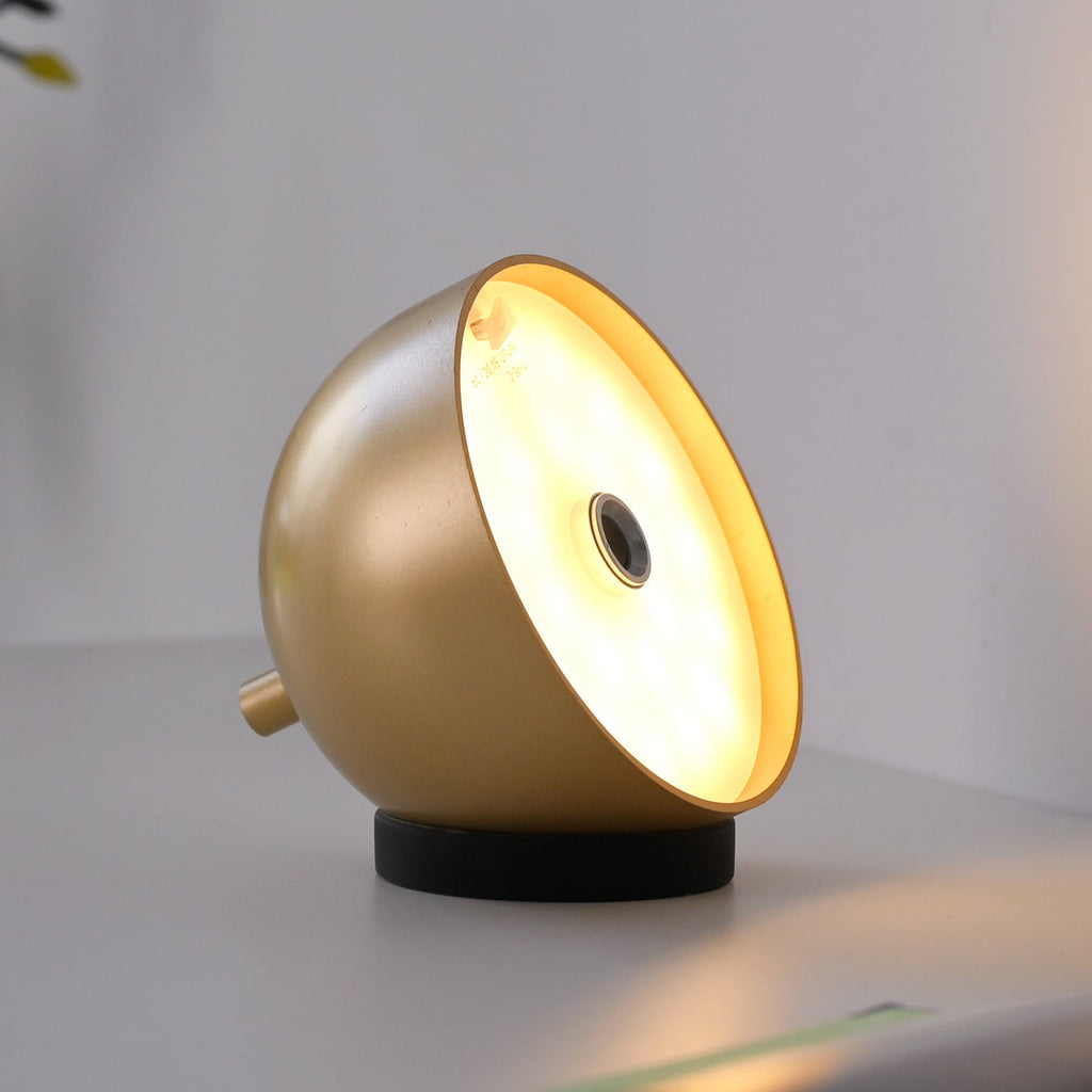 LED oppladbar bordlampe Bellies dimbar gull IP54 bakside