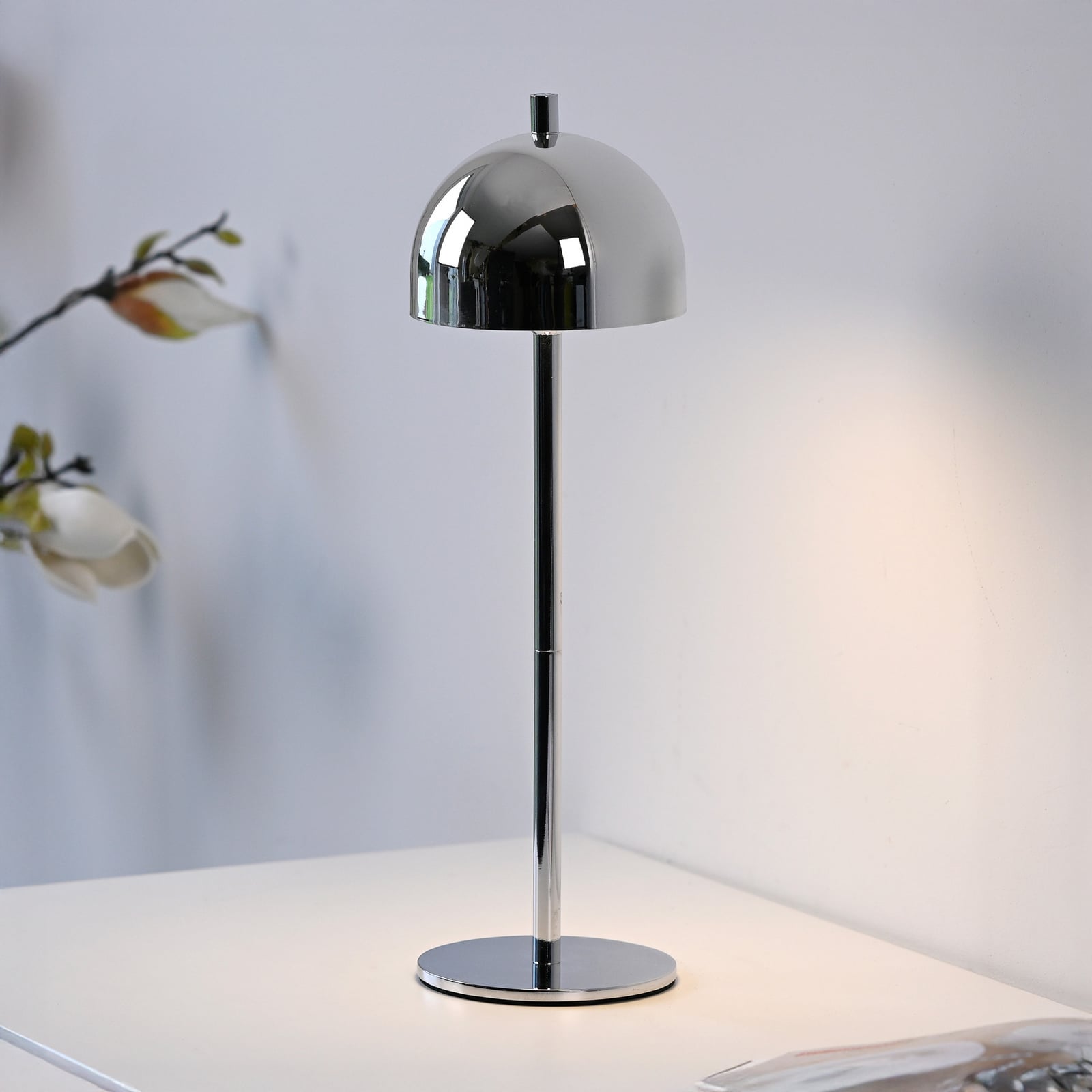 LED oppladbar bordlampe Bellies dimbar krom IP54 forfra