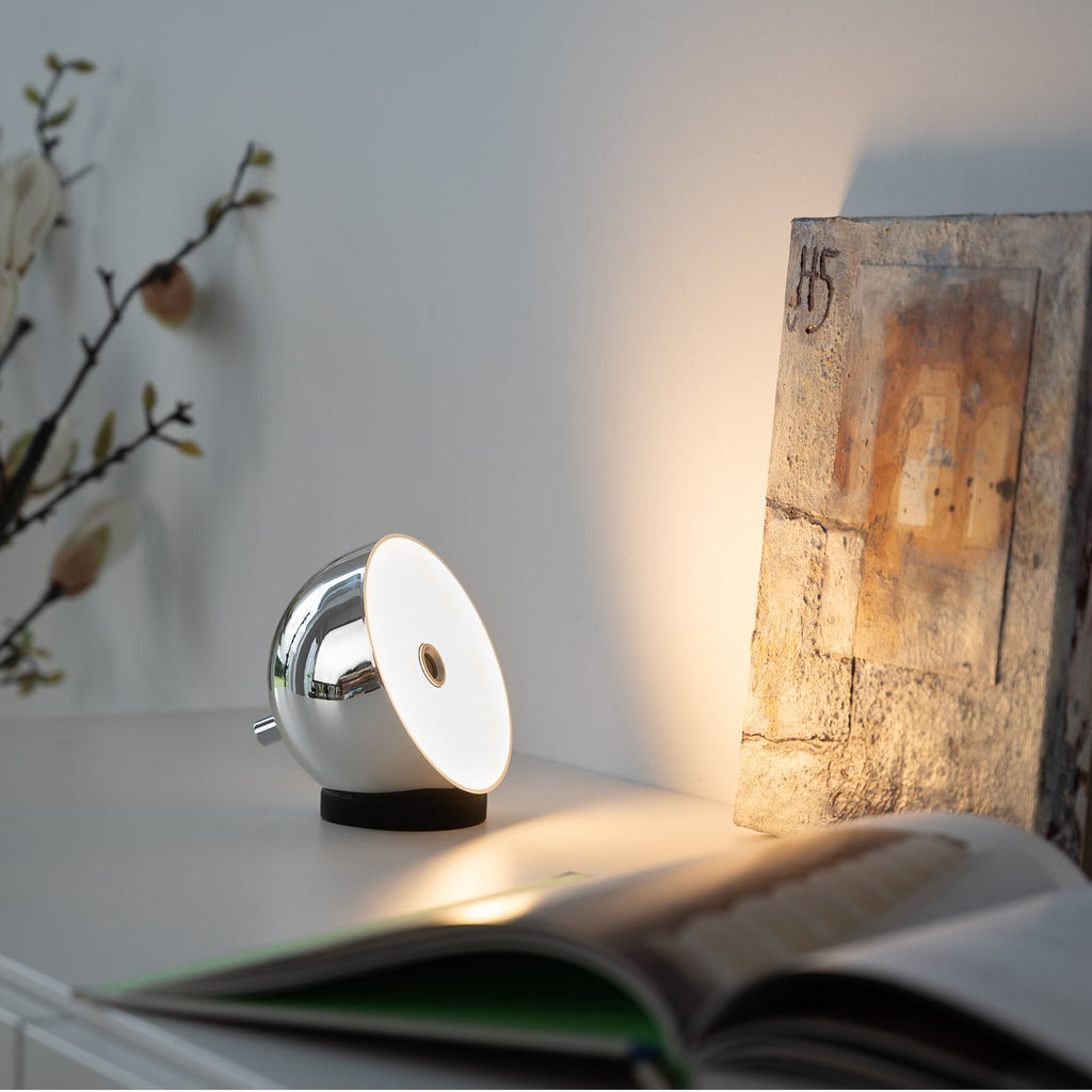 LED oppladbar bordlampe Bellies dimbar krom IP54 bakside