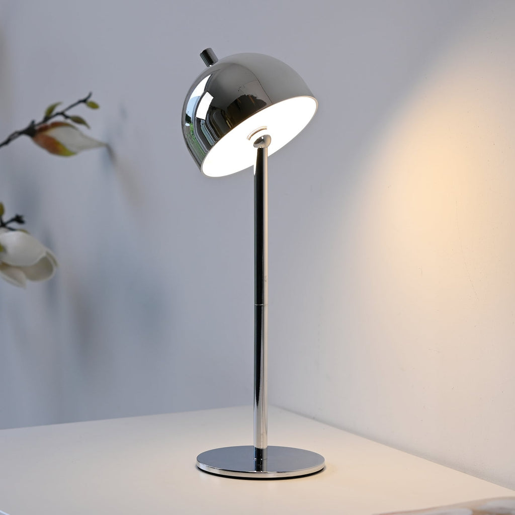 LED oppladbar bordlampe Bellies dimbar krom IP54 med silikonring