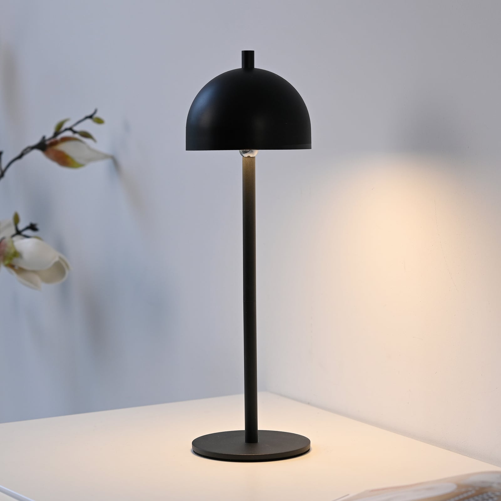 LED oppladbar bordlampe Bellies dimbar svart IP54 forfra