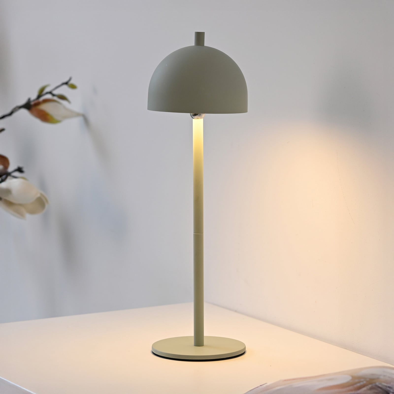 LED oppladbar bordlampe Bellies lysgrønn dimbar IP54 forfra