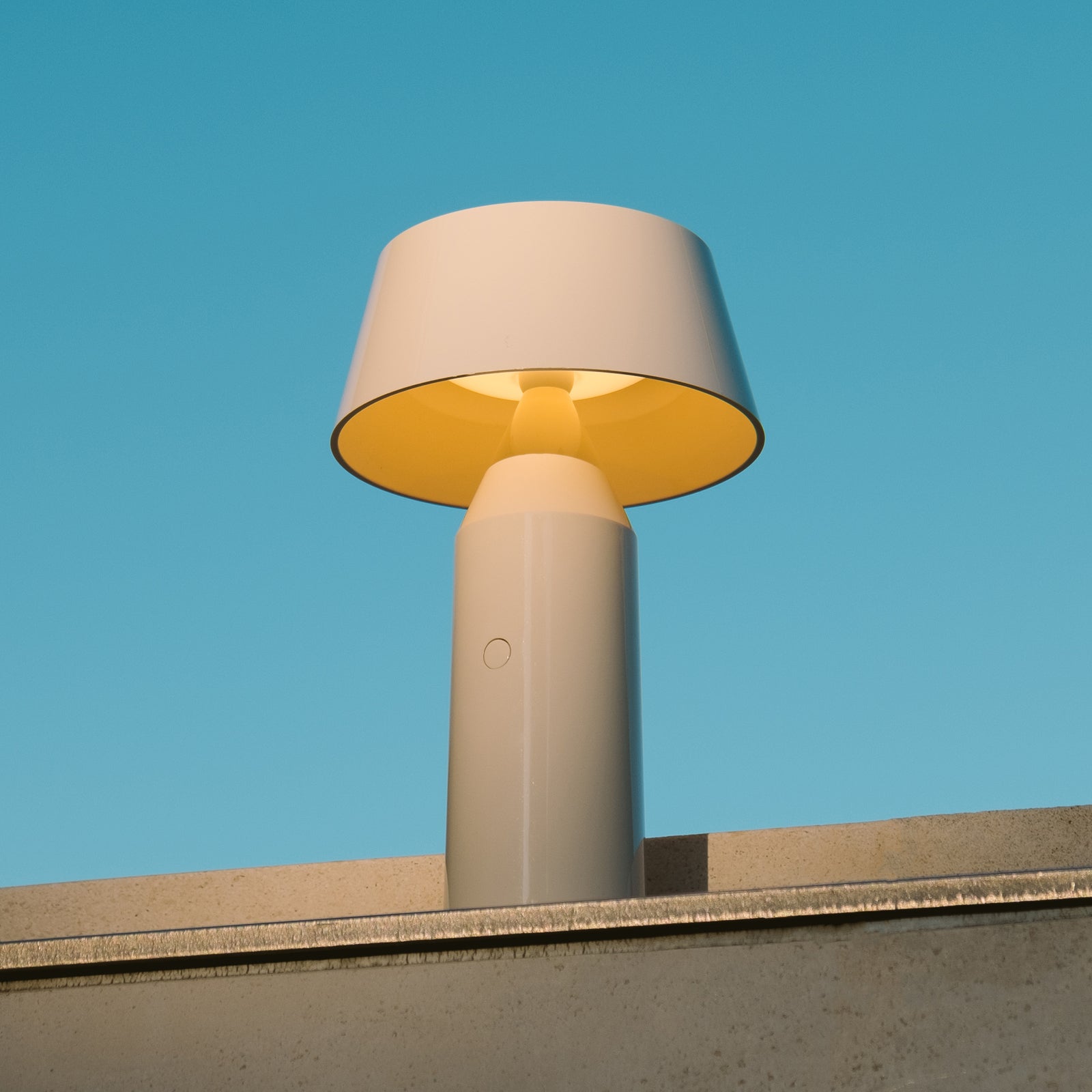 LED oppladbar bordlampe Bicoca hvit dimbar Ø14 cm bakside