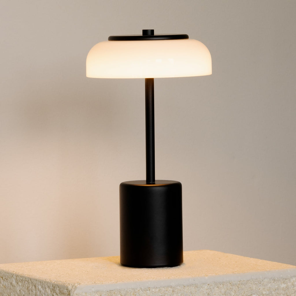 LED oppladbar bordlampe Blossi dimbar svart front