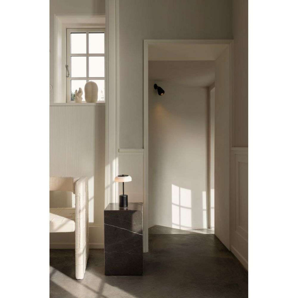 LED oppladbar bordlampe Blossi dimbar Ø14 cm IP65 svart - Nuura