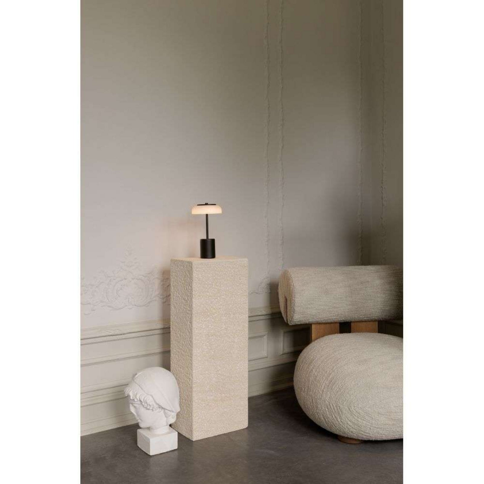 LED oppladbar bordlampe Blossi dimbar Ø14 cm IP65 svart - Nuura
