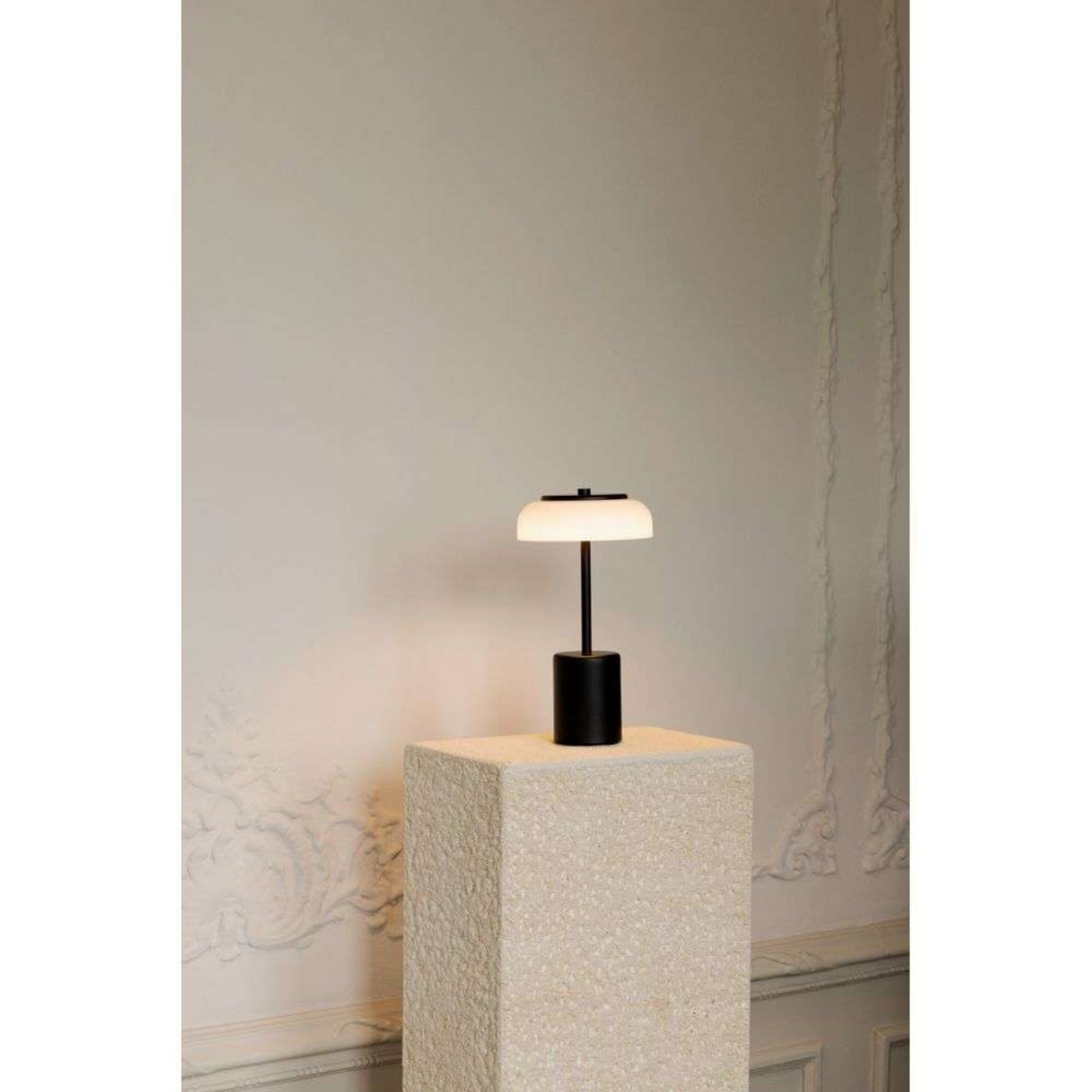 LED oppladbar bordlampe Blossi dimbar Ø14 cm IP65 svart - Nuura