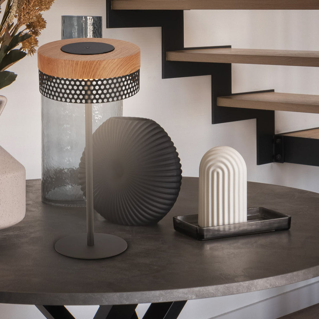 Oversikt over LED oppladbar bordlampe Booha dimbar trefarget/svart IP44
