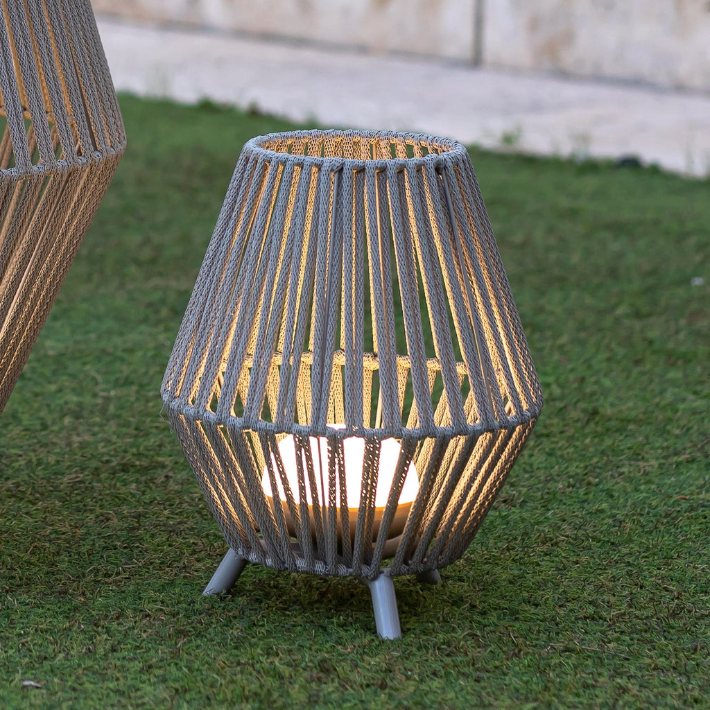 LED oppladbar bordlampe Conta taupe forfra