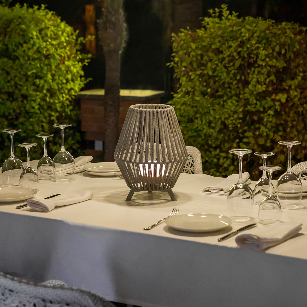 LED oppladbar bordlampe Conta taupe detalj av skjerm