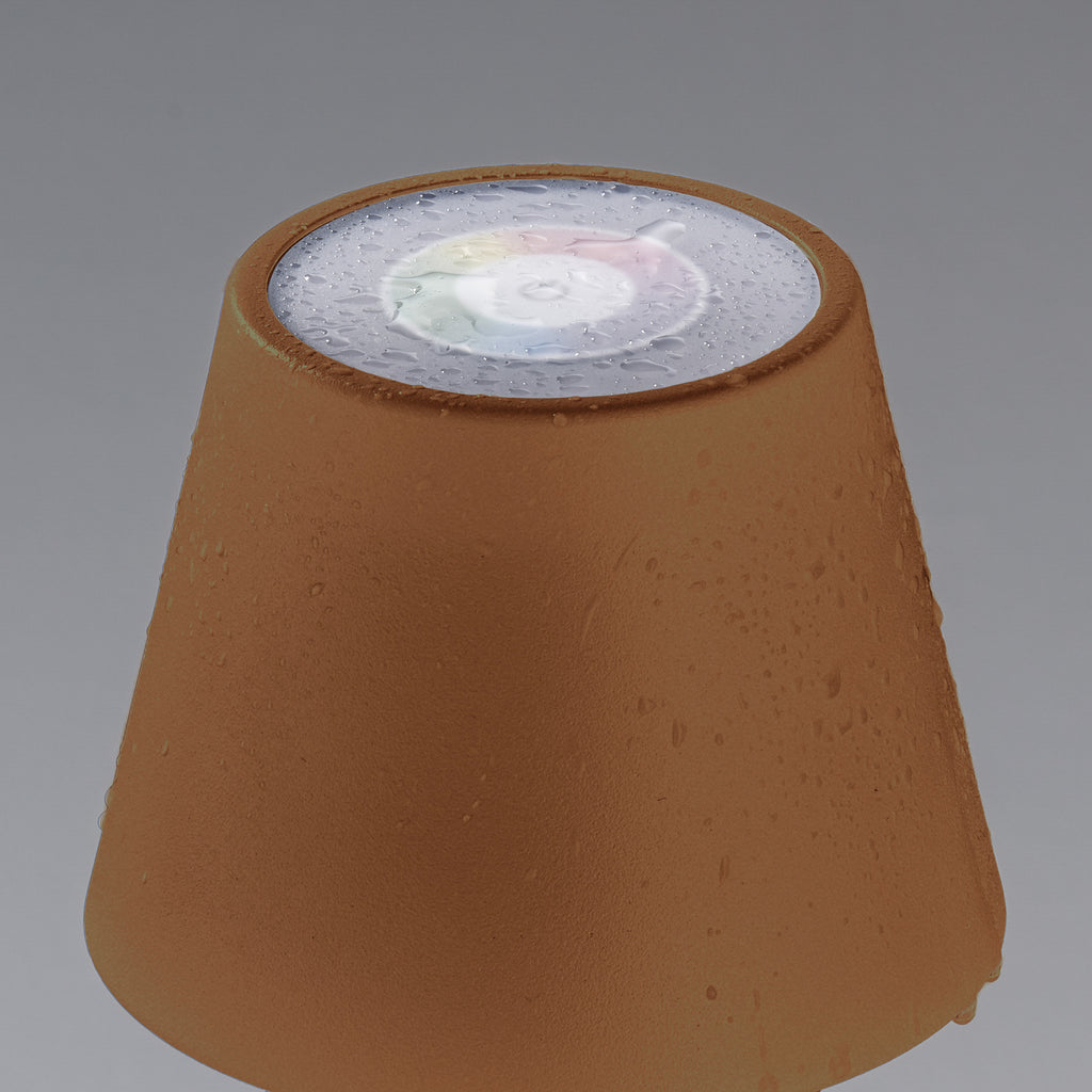 Nærbilde av LED oppladbar bordlampe Cosenza 2.0 rustfarget RGB dimbar IP44