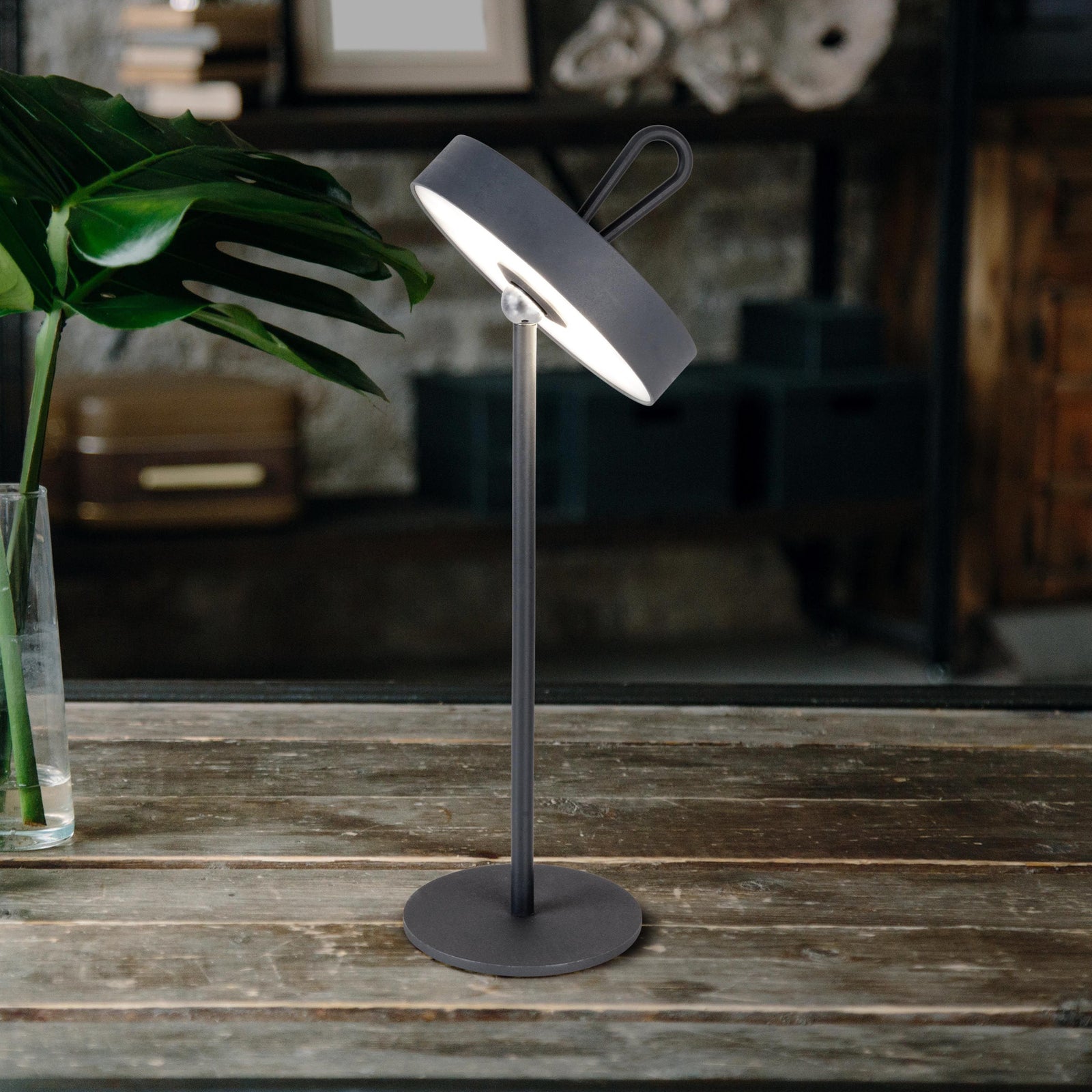 LED oppladbar bordlampe Ella magnetisk grå IP54 dimbar forfra