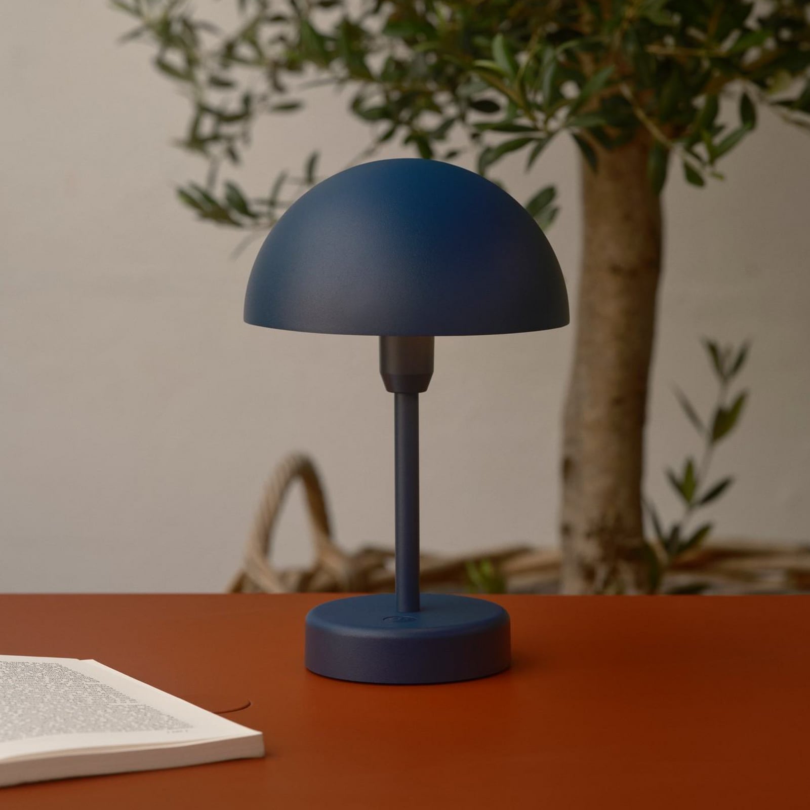 LED oppladbar bordlampe Ellen To-Go blå aluminium front