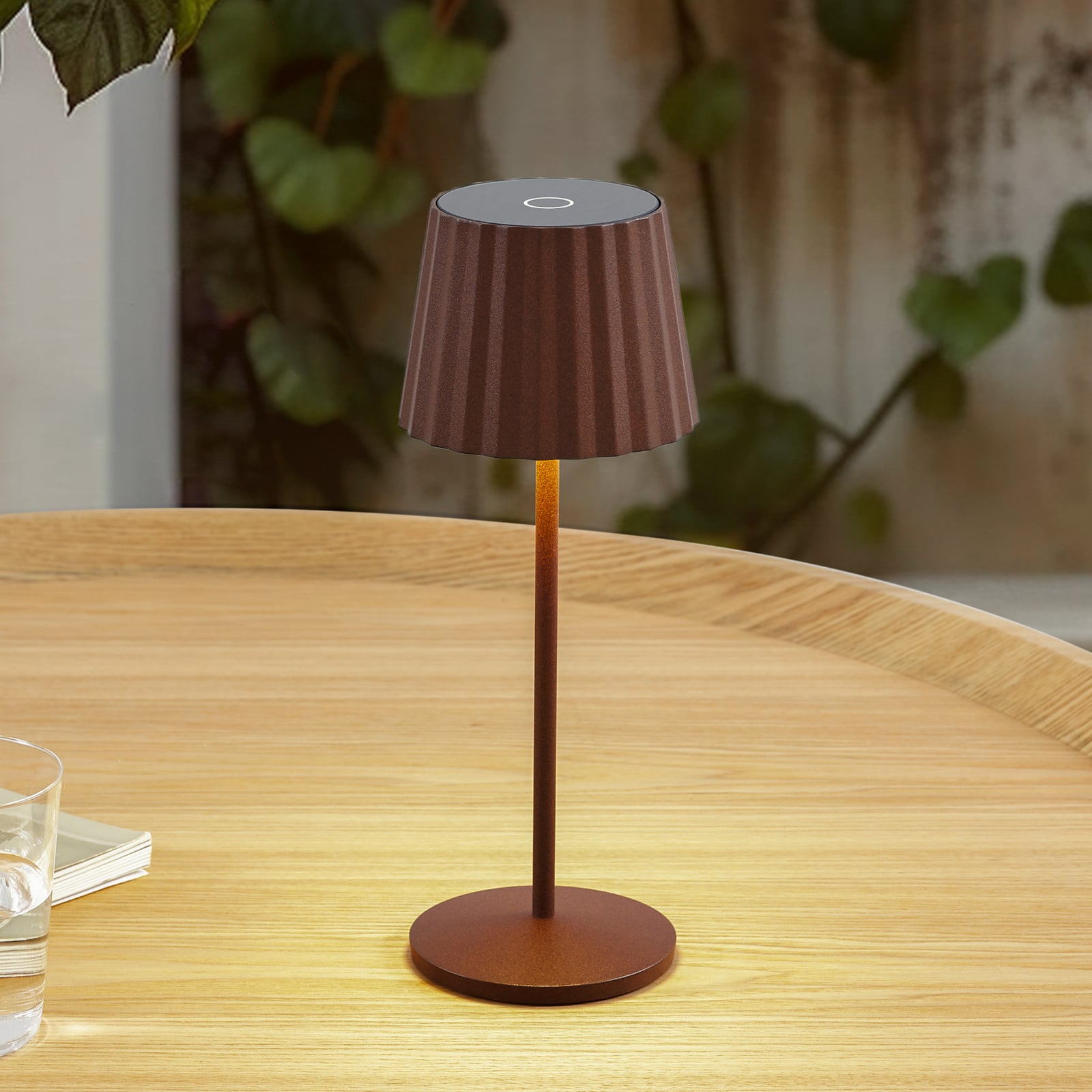 LED oppladbar bordlampe Esali rustbrun aluminium dimbar IP65 forfra