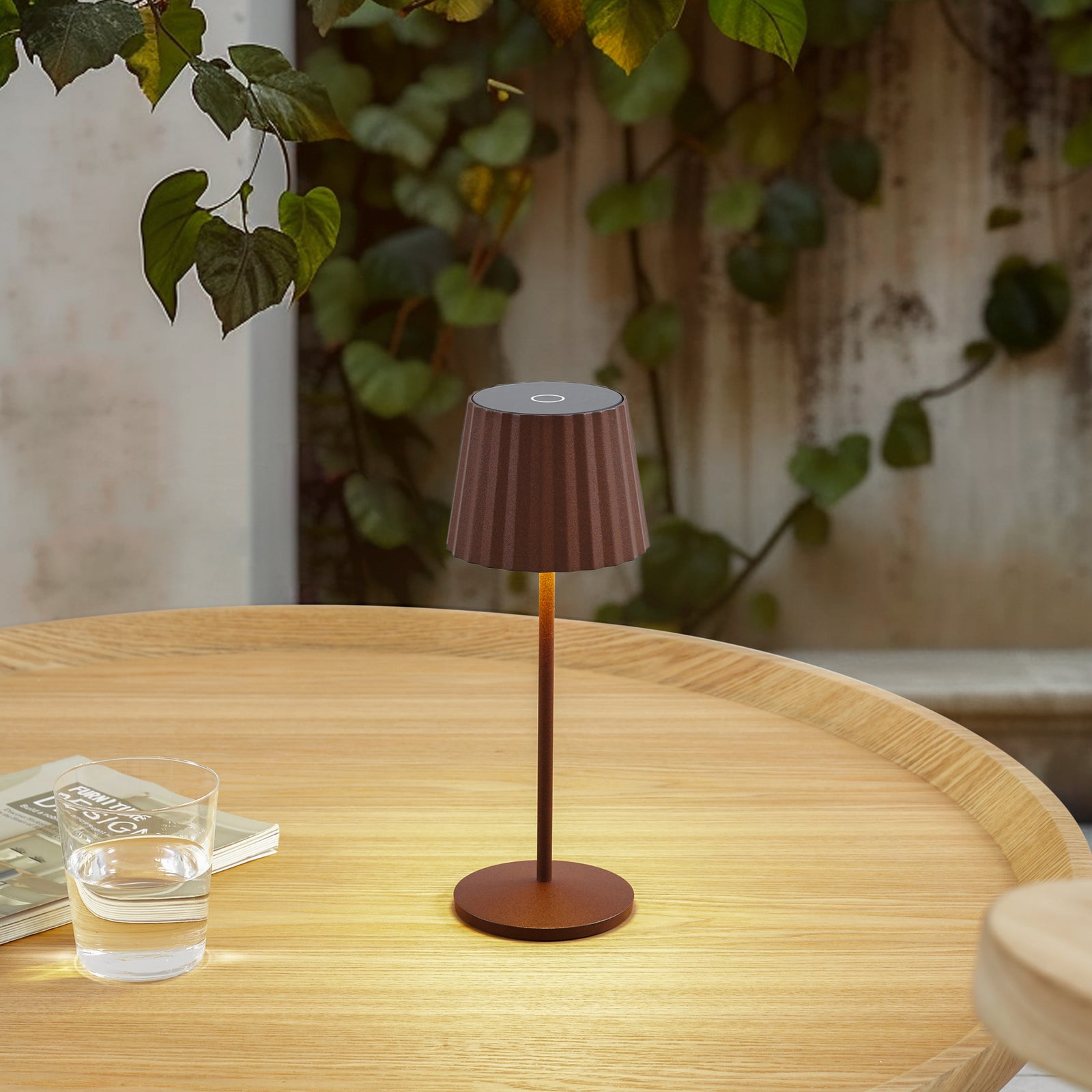 LED oppladbar bordlampe Esali rustbrun aluminium dimbar IP65 bakside