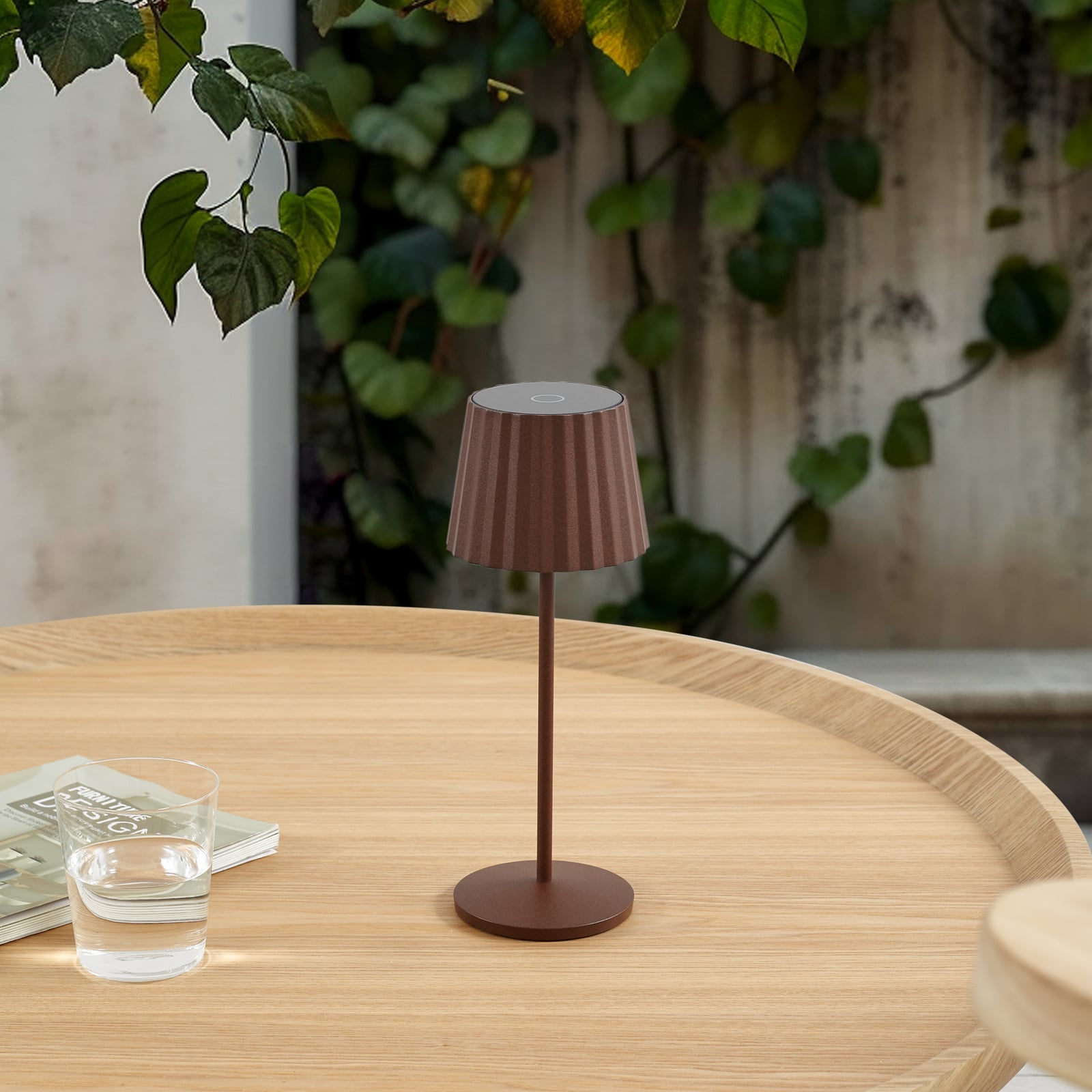 LED oppladbar bordlampe Esali rustbrun aluminium dimbar IP65 montert utendørs