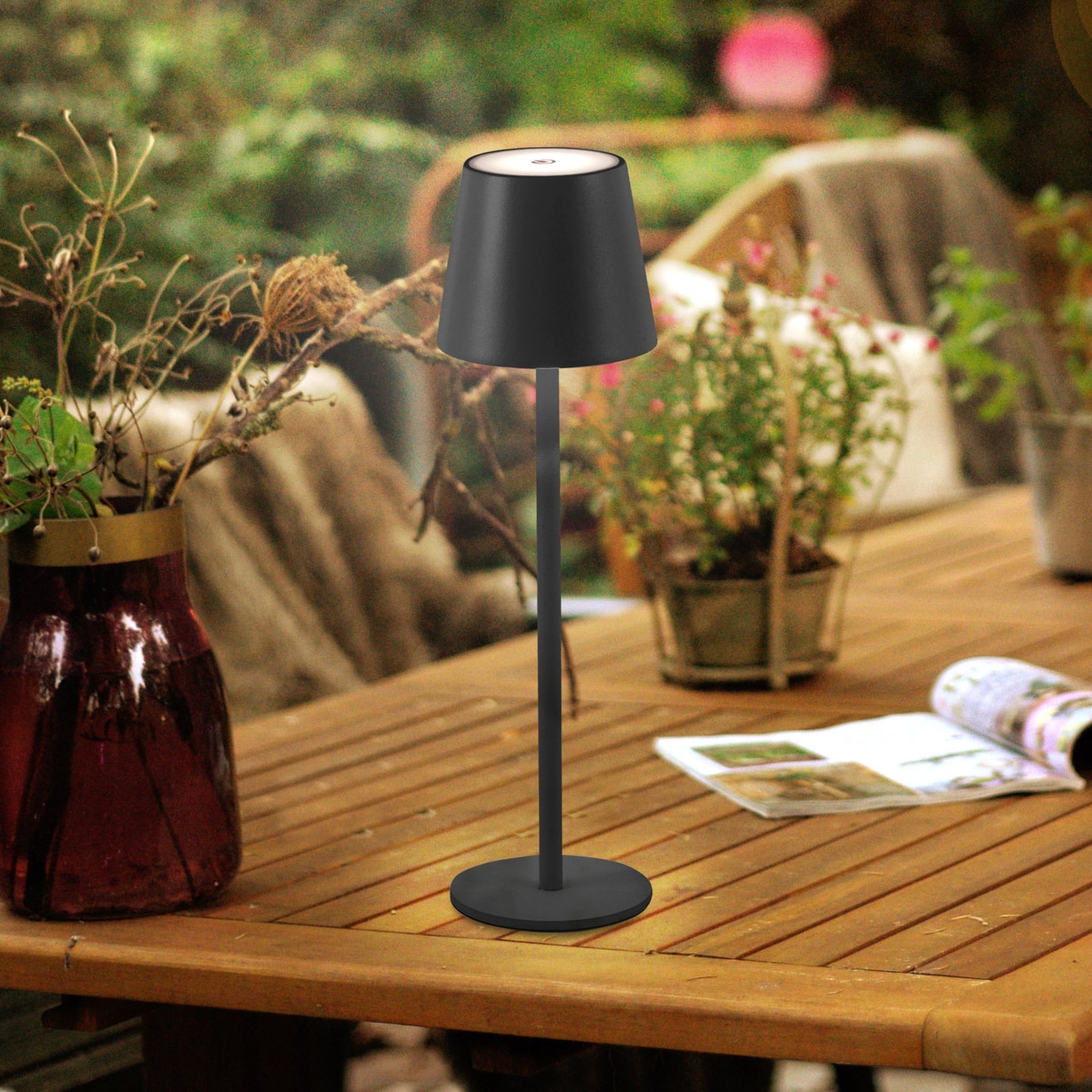 LED oppladbar bordlampe Euria jern svart dimbar IP54 bakside