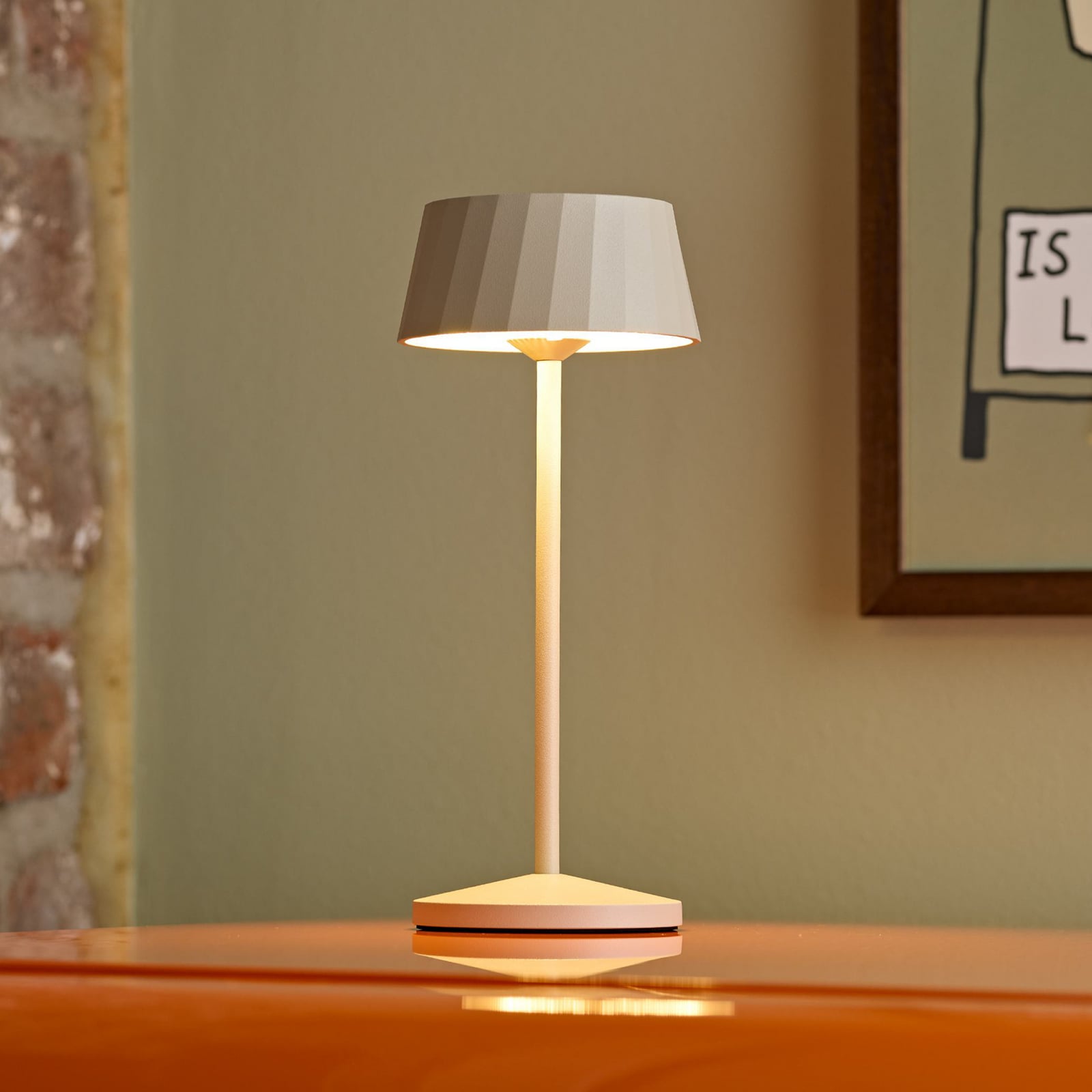 LED oppladbar bordlampe Facetta beige aluminium forfra