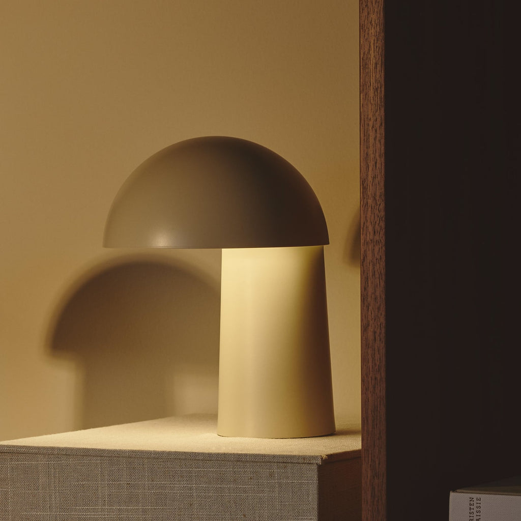 LED oppladbar bordlampe Faye dimbar beige Ø17 cm forfra