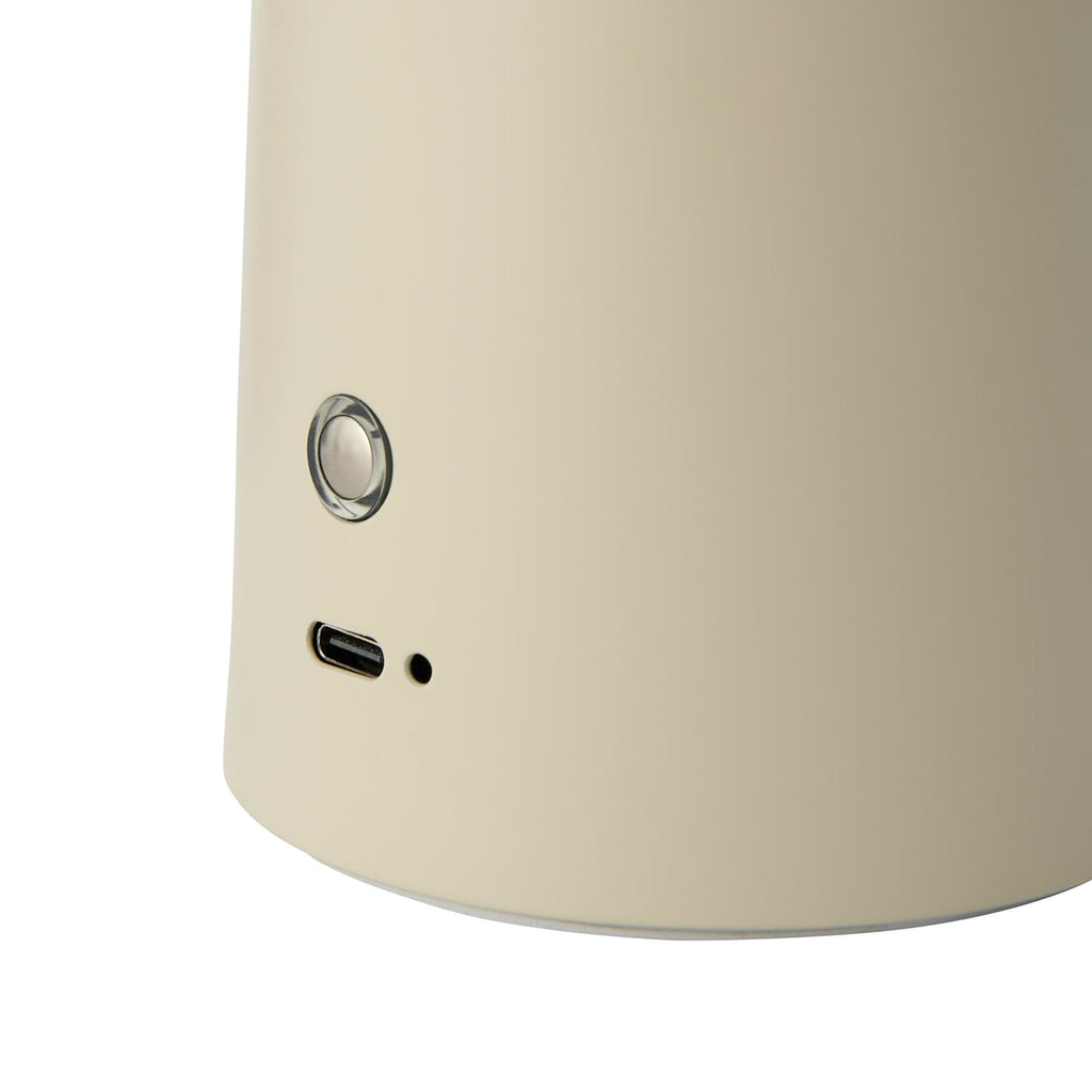LED oppladbar bordlampe Faye dimbar beige Ø17 cm lys slått på
