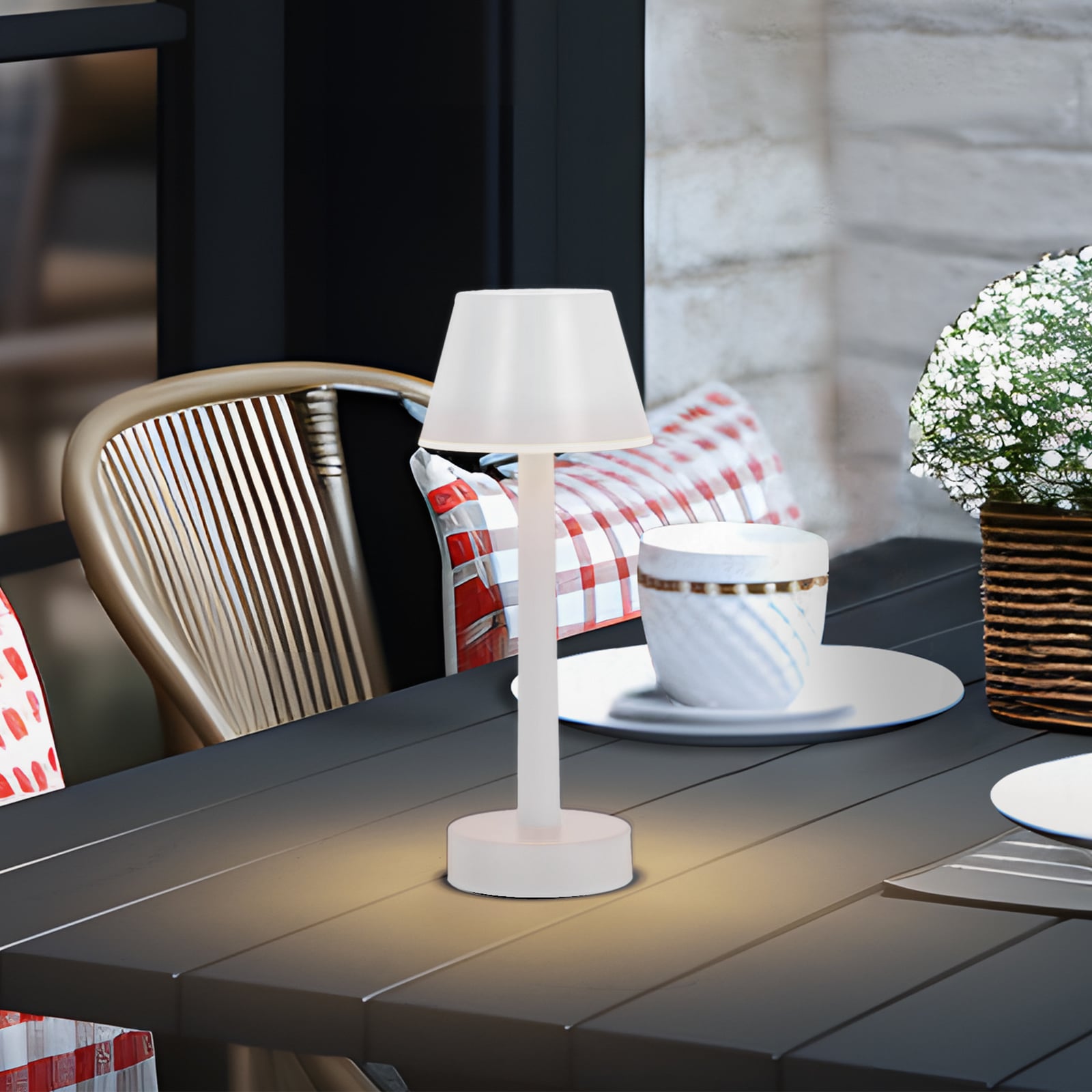 LED oppladbar bordlampe Gaja hvit RGBW dimbar IP44 montert på bord