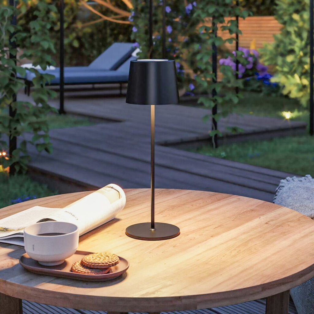 LED oppladbar bordlampe Gilo dimbar svart plast IP44 35 cm forfra