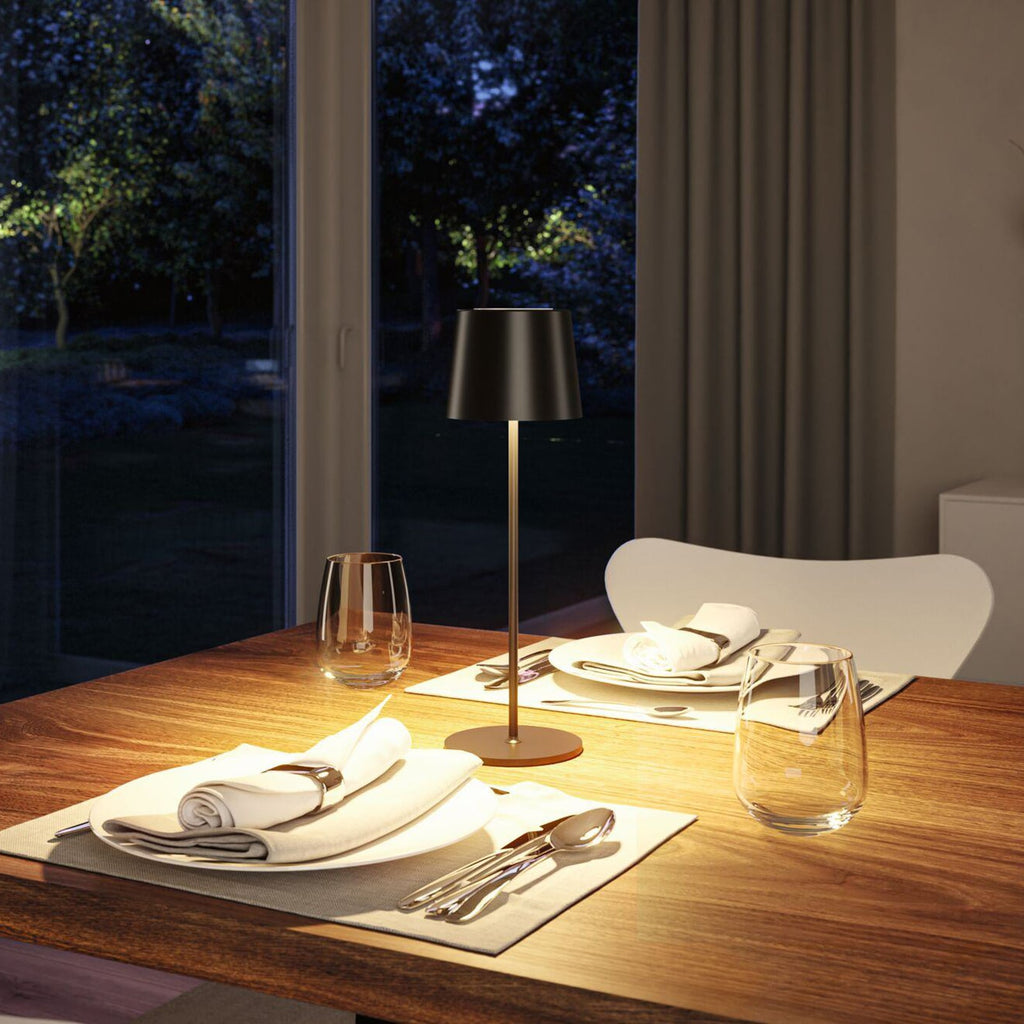 LED oppladbar bordlampe Gilo dimbar svart plast IP44 35 cm detalj av skjerm