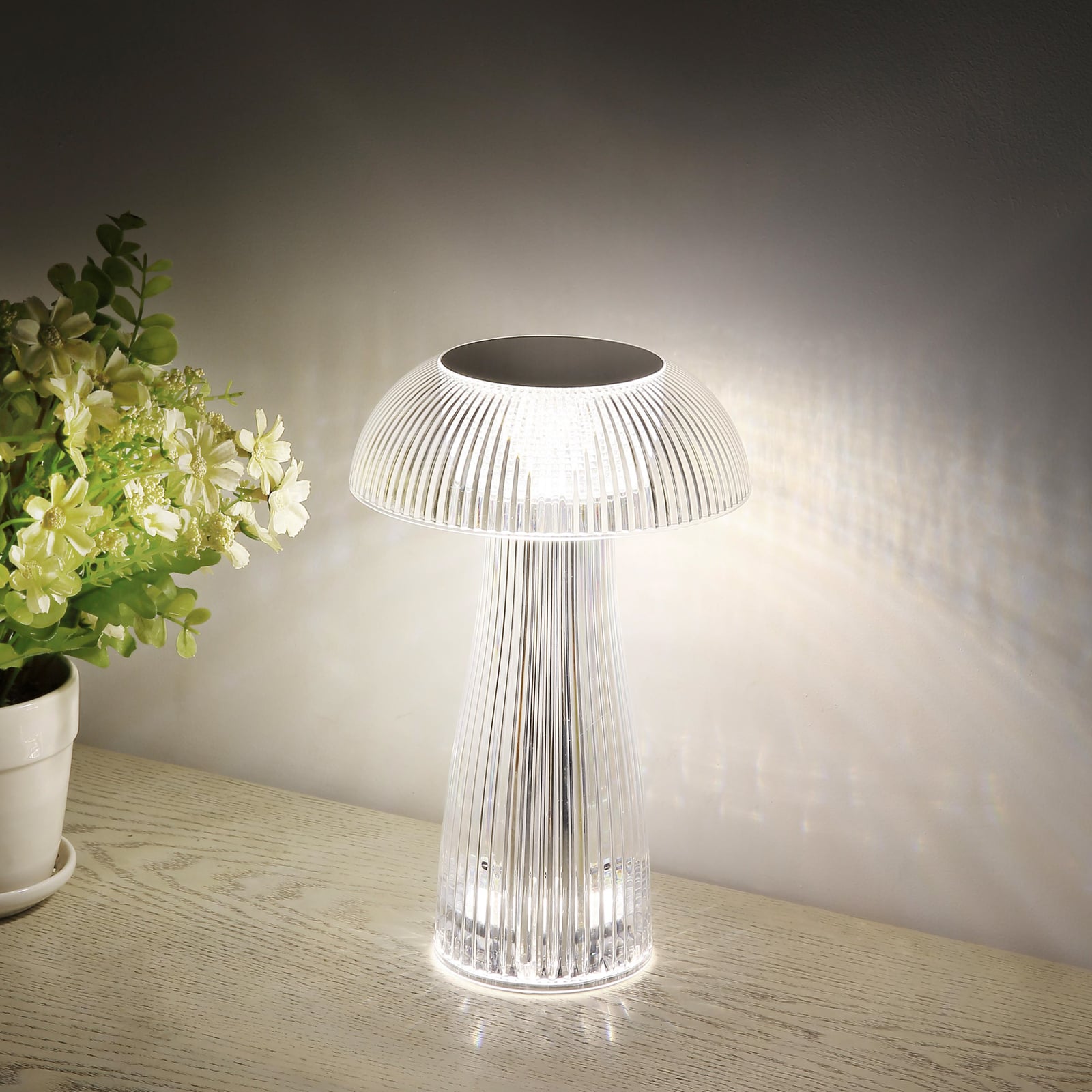 LED oppladbar bordlampe Gixi sølvfarget forfra