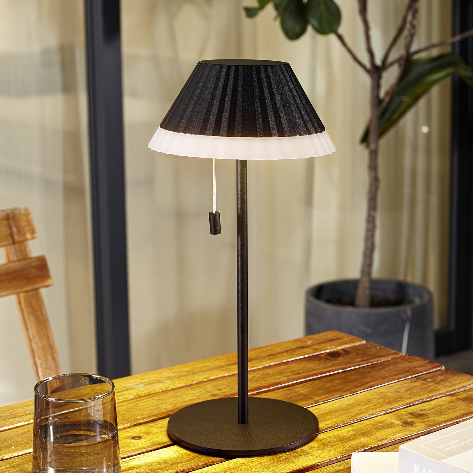 LED oppladbar bordlampe Ilvi aluminium CCT IP54 forfra