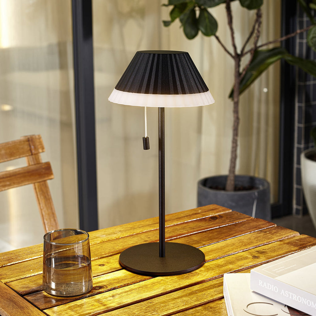 LED oppladbar bordlampe Ilvi aluminium CCT IP54 bakside