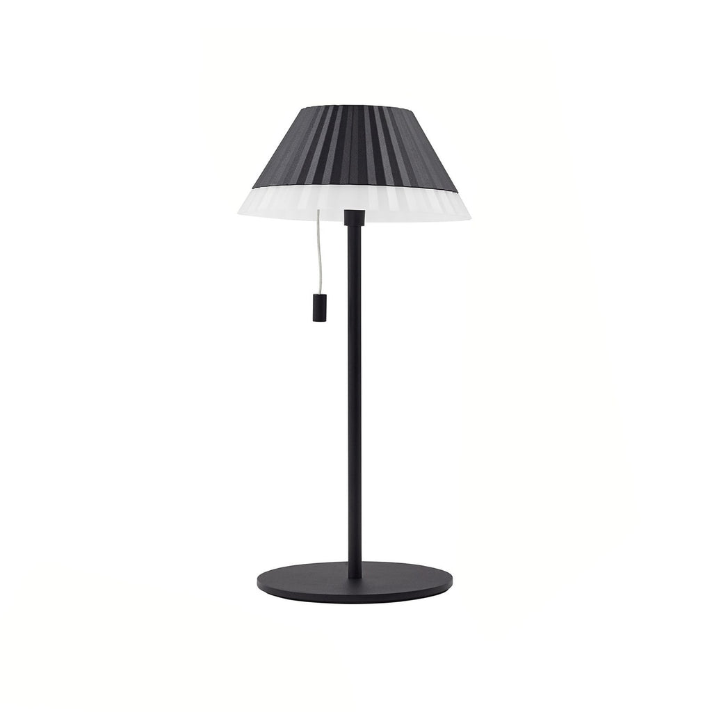 LED oppladbar bordlampe Ilvi aluminium CCT IP54 montert på bord