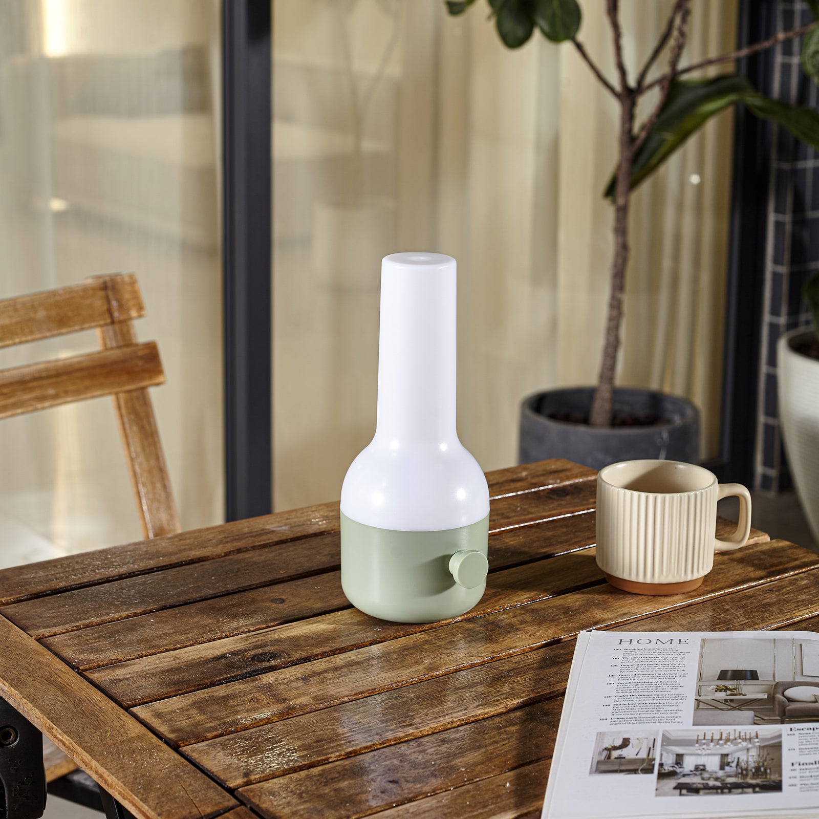 LED oppladbar bordlampe Isaline grønn dimbar IP44 H24 cm detalj av fot