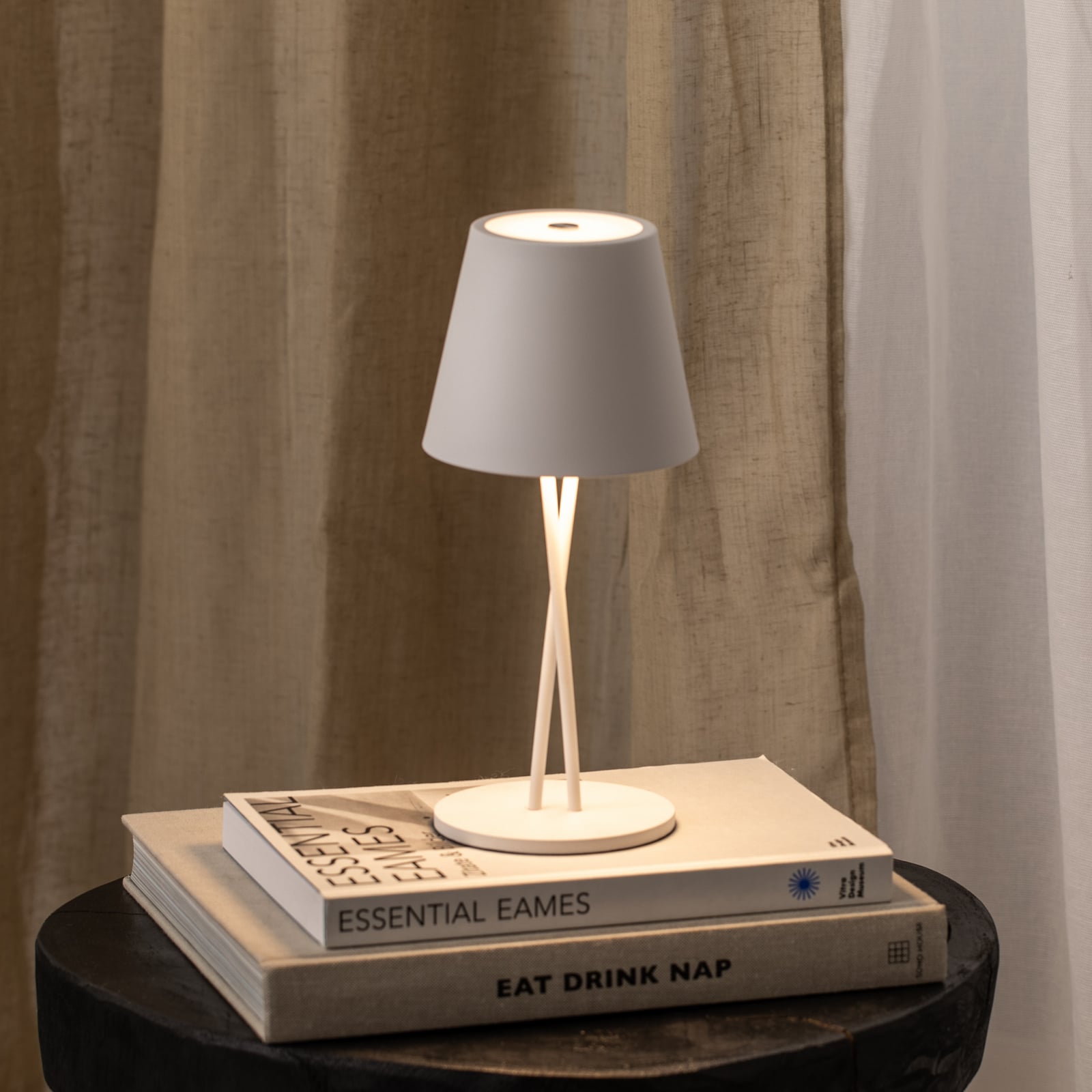 LED oppladbar bordlampe Janea CROSS dimbar hvit IP54 detalj av touchdimmer