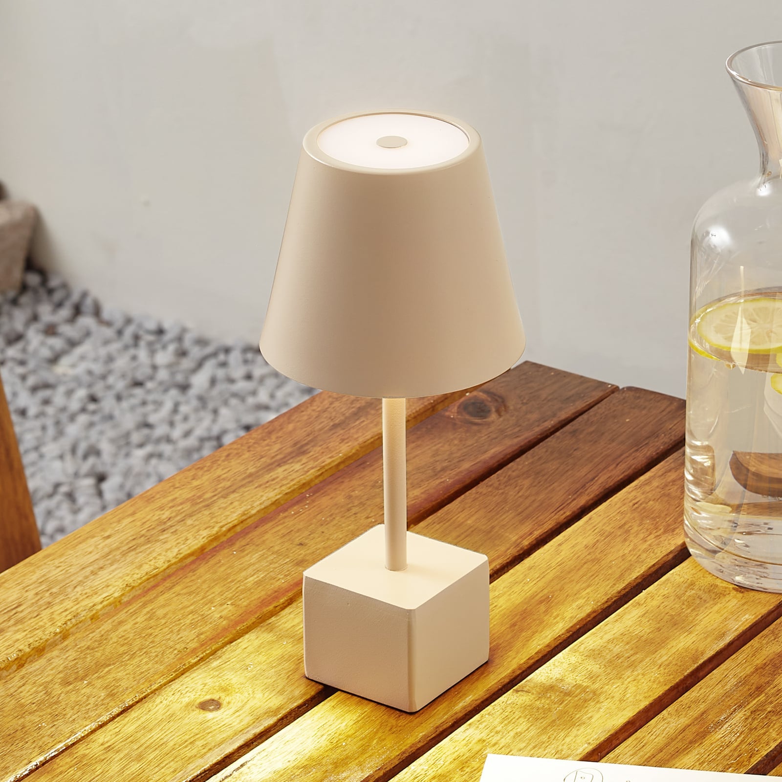 LED oppladbar bordlampe Janea Cube beige metall dimbar IP54 forfra