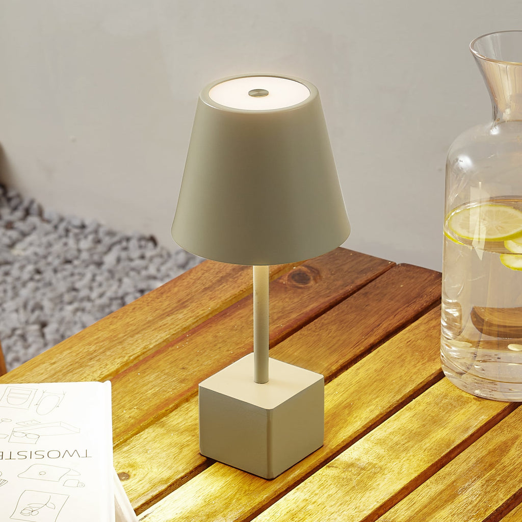 LED oppladbar bordlampe Janea CUBE grønn metall IP54 forfra