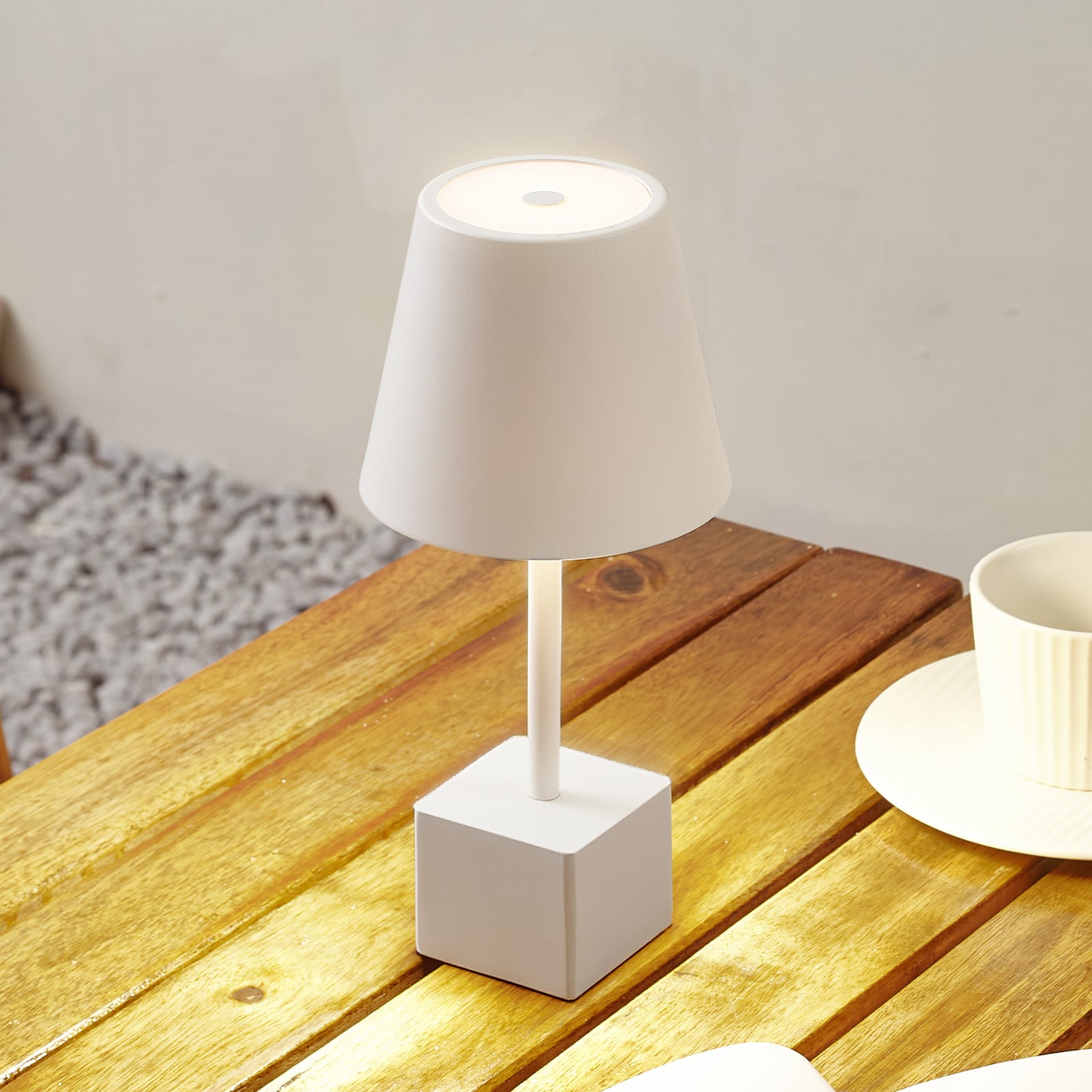 LED oppladbar bordlampe Janea CUBE hvit dimbar IP54 forfra