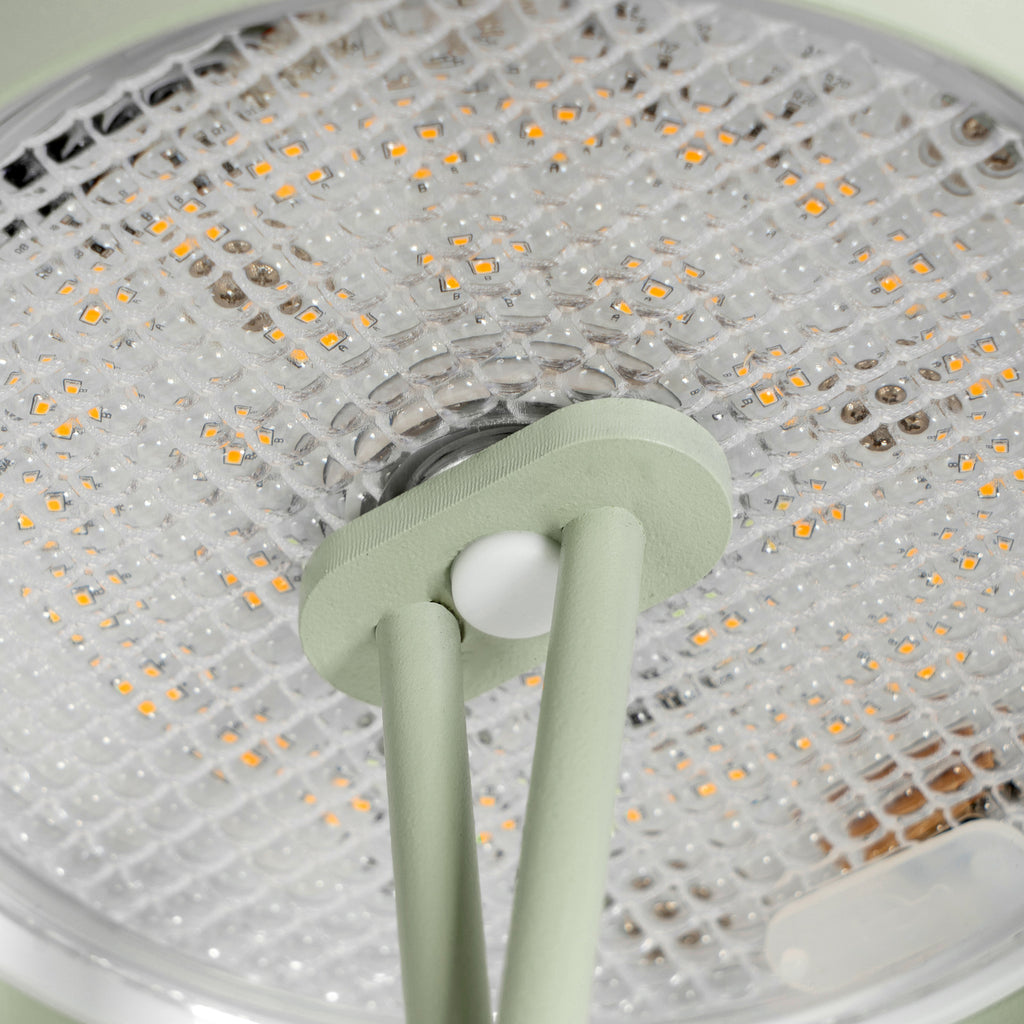 LED oppladbar bordlampe Janea grønn berøringsdimmer IP54 i miljø