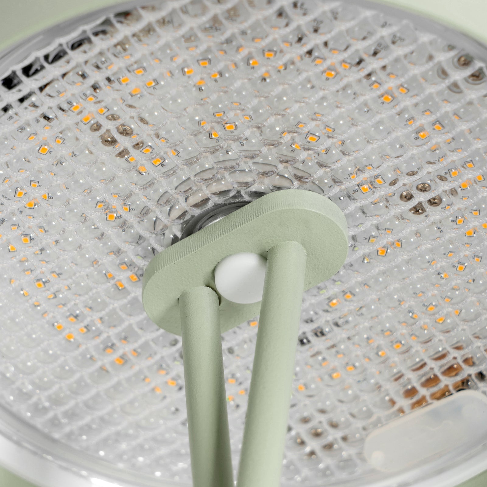 LED oppladbar bordlampe Janea grønn berøringsdimmer IP54 i miljø