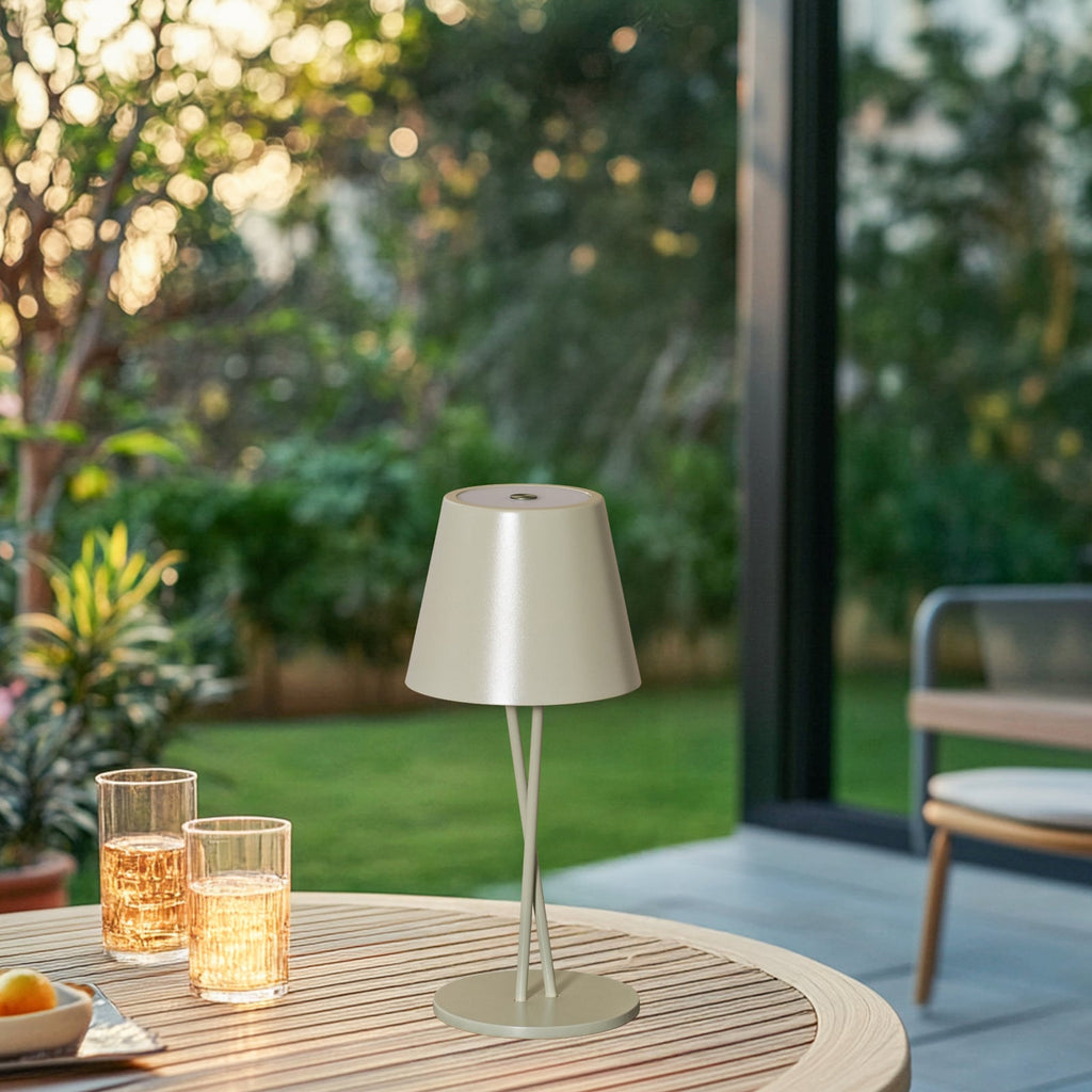 Detalj av LED oppladbar bordlampe Janea grønn berøringsdimmer IP54