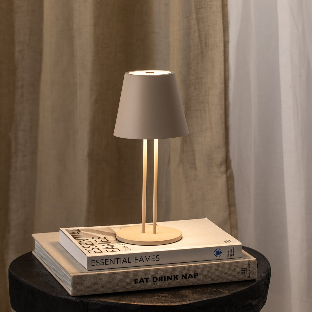 LED oppladbar bordlampe Janea TWIN beige metall detalj av touchdimmer