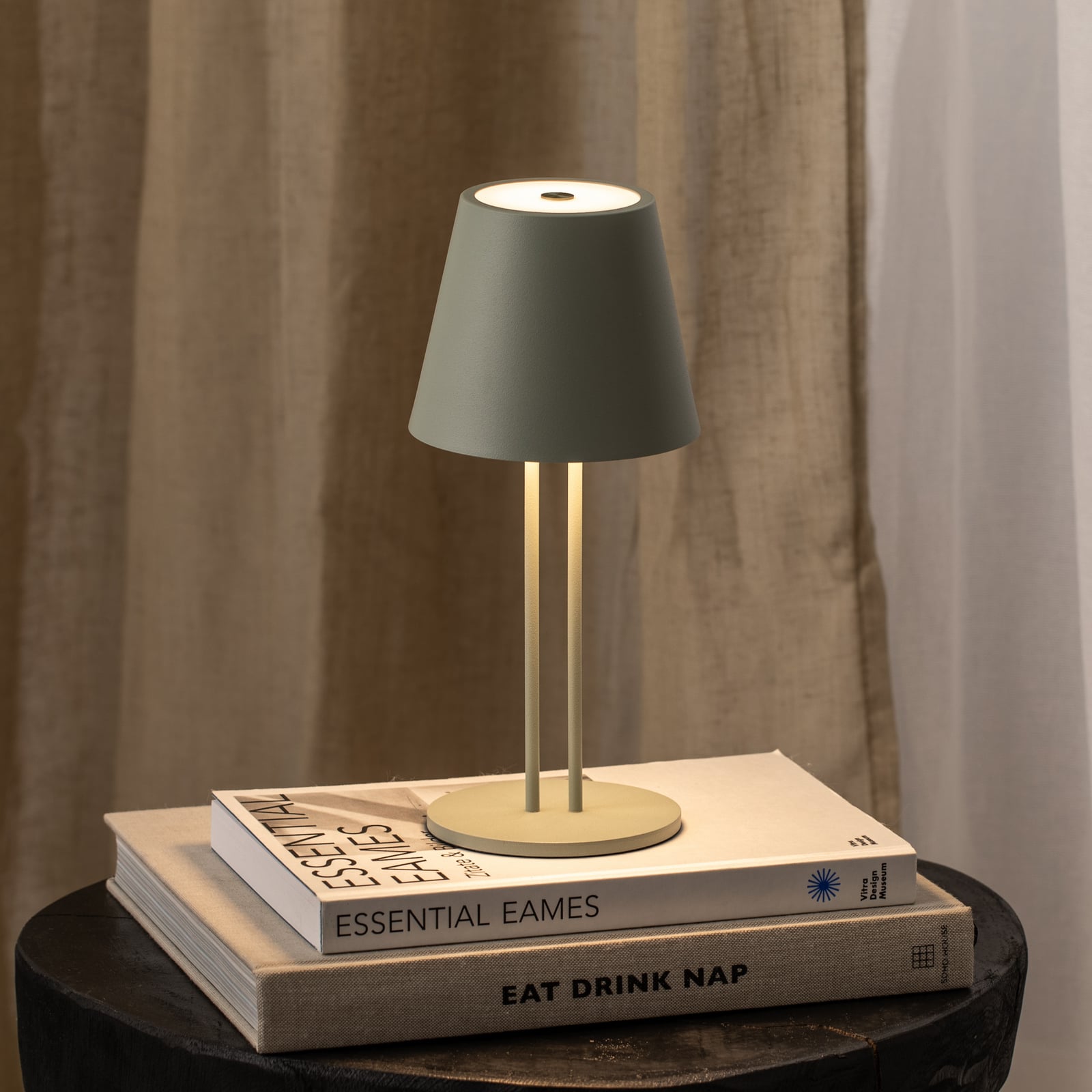 Detalj av touchdimmer på LED oppladbar bordlampe Janea TWIN dimbar grønn IP54