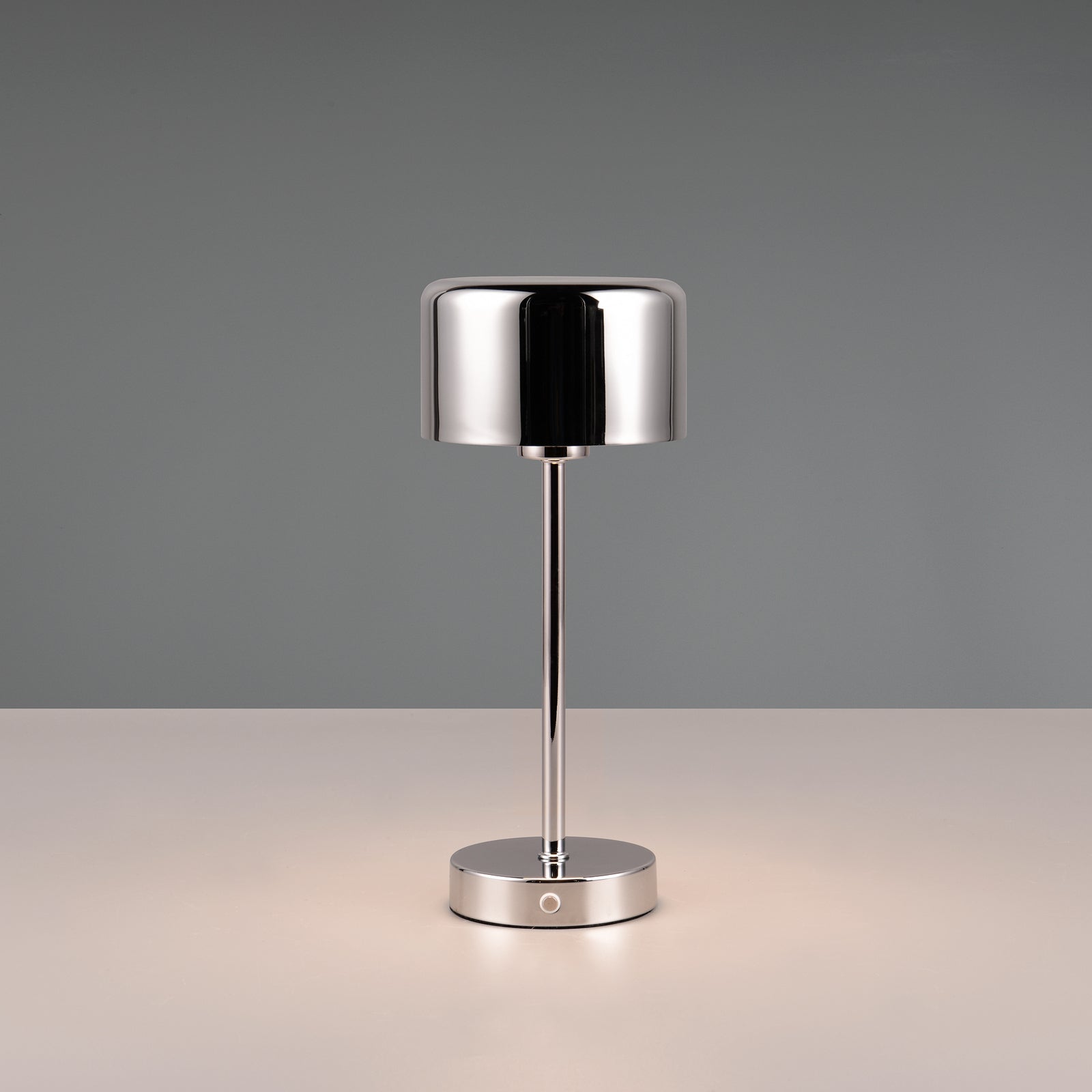 Detalj av LED oppladbar bordlampe Jeff krom Ø12,7 cm