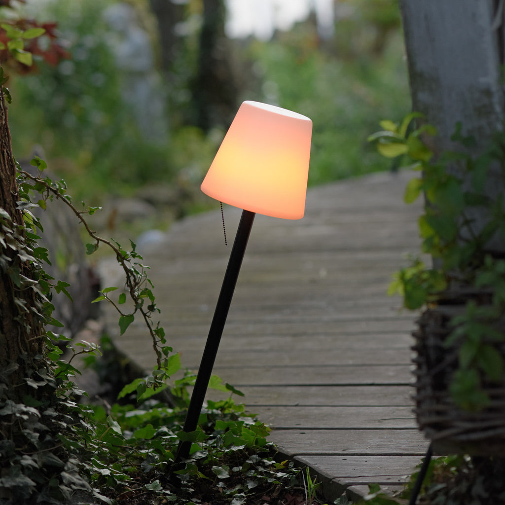 LED oppladbar bordlampe Keno med jordspyd dimbar IP44 bakside