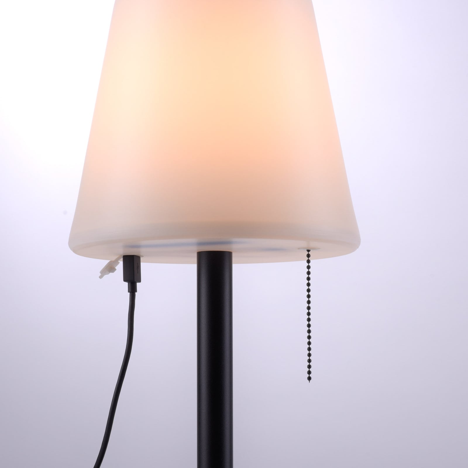 LED oppladbar bordlampe Keno med jordspyd dimbar IP44 flammelys effekt
