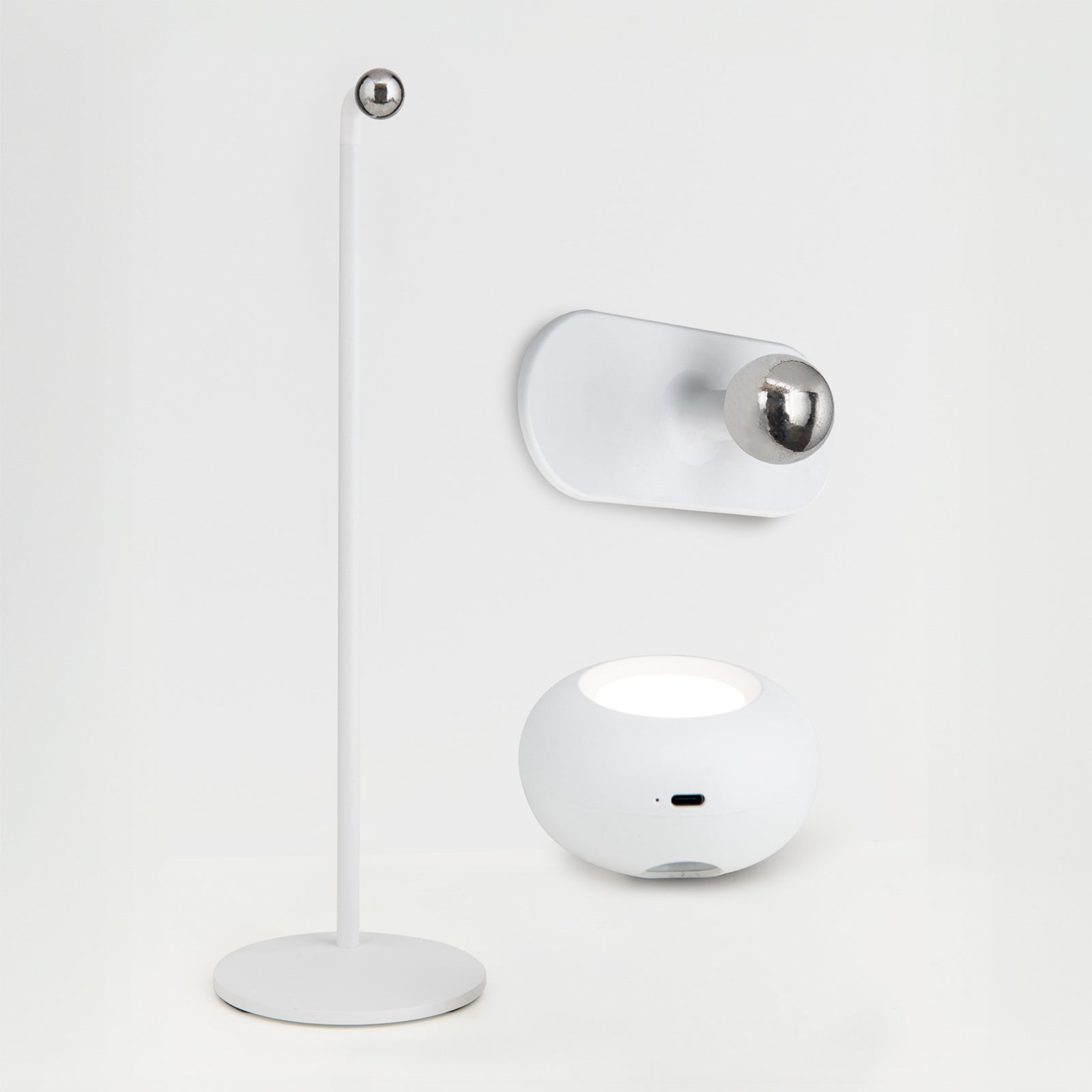 LED oppladbar bordlampe Kerby hvit CCT dimbar i bruk på bord