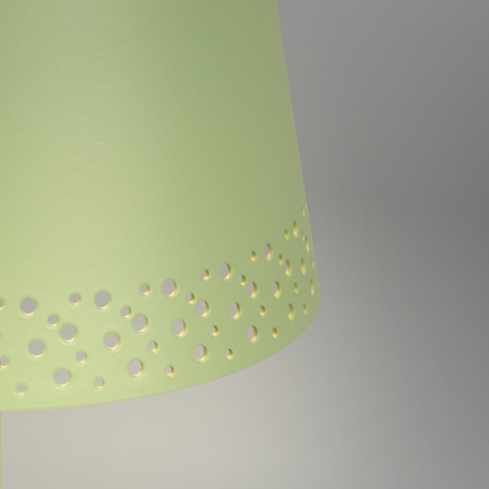 LED oppladbar bordlampe Kiki dimbar grønn montert på bord