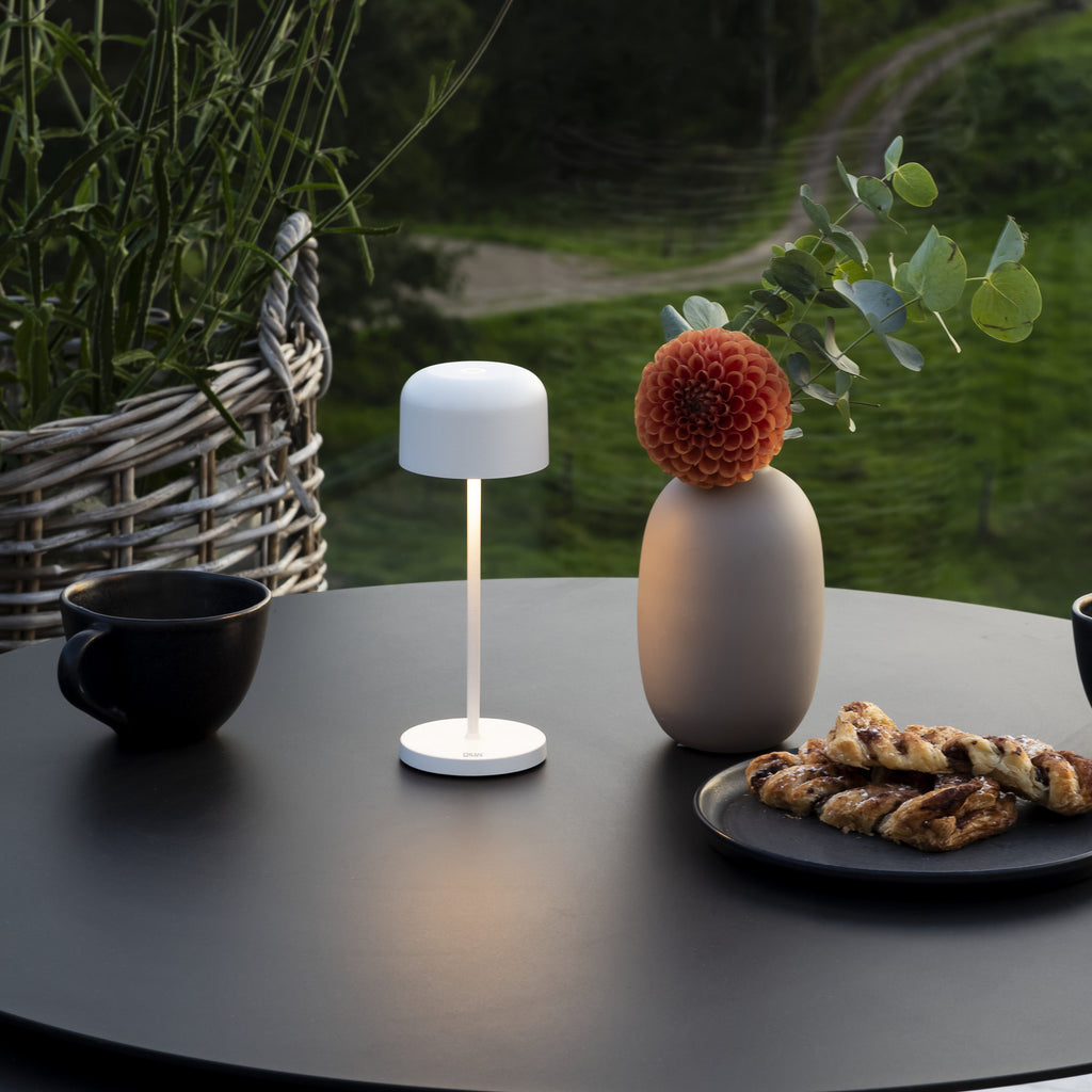LED oppladbar bordlampe Lille hvit aluminium bakside